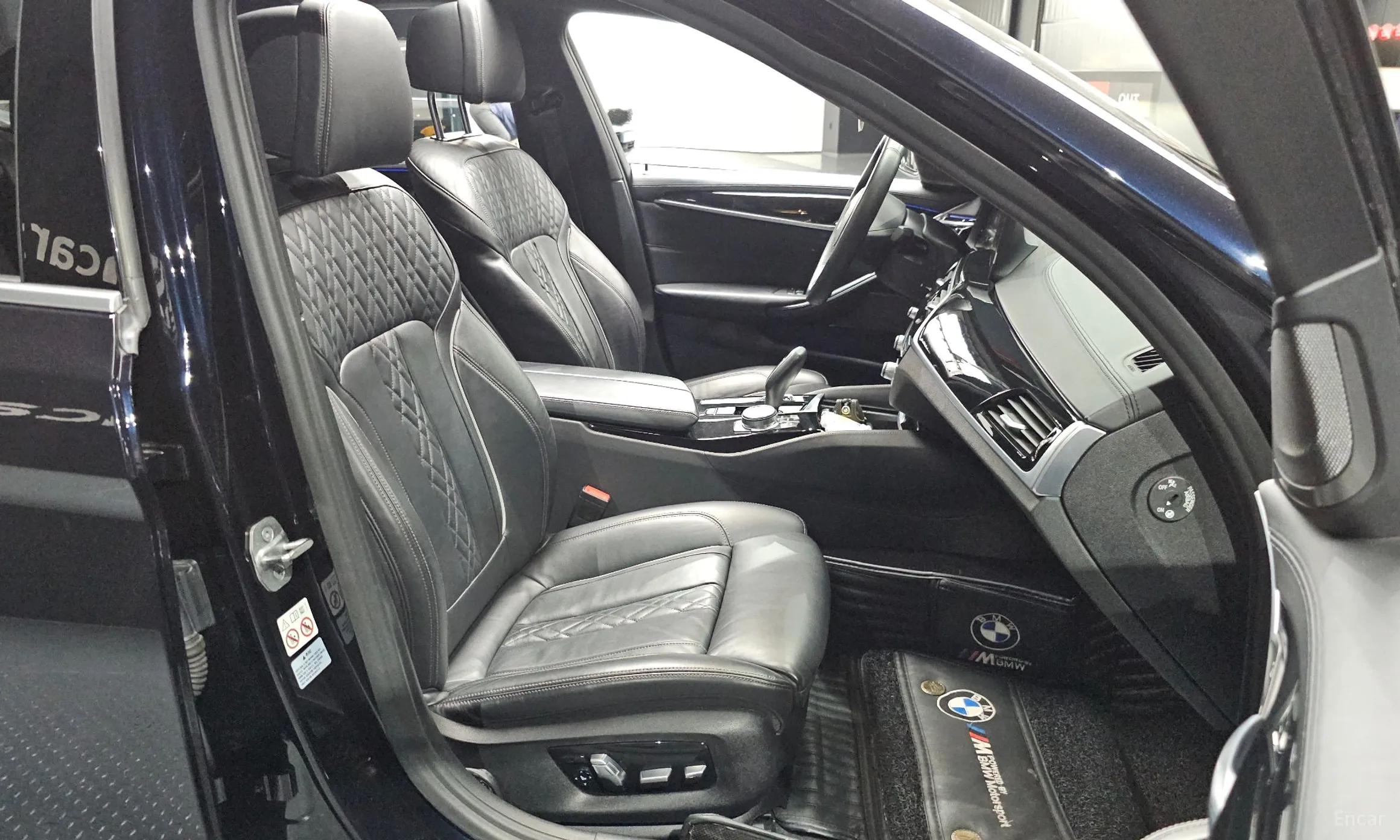 BMW 5 Series (G30) превью 12
