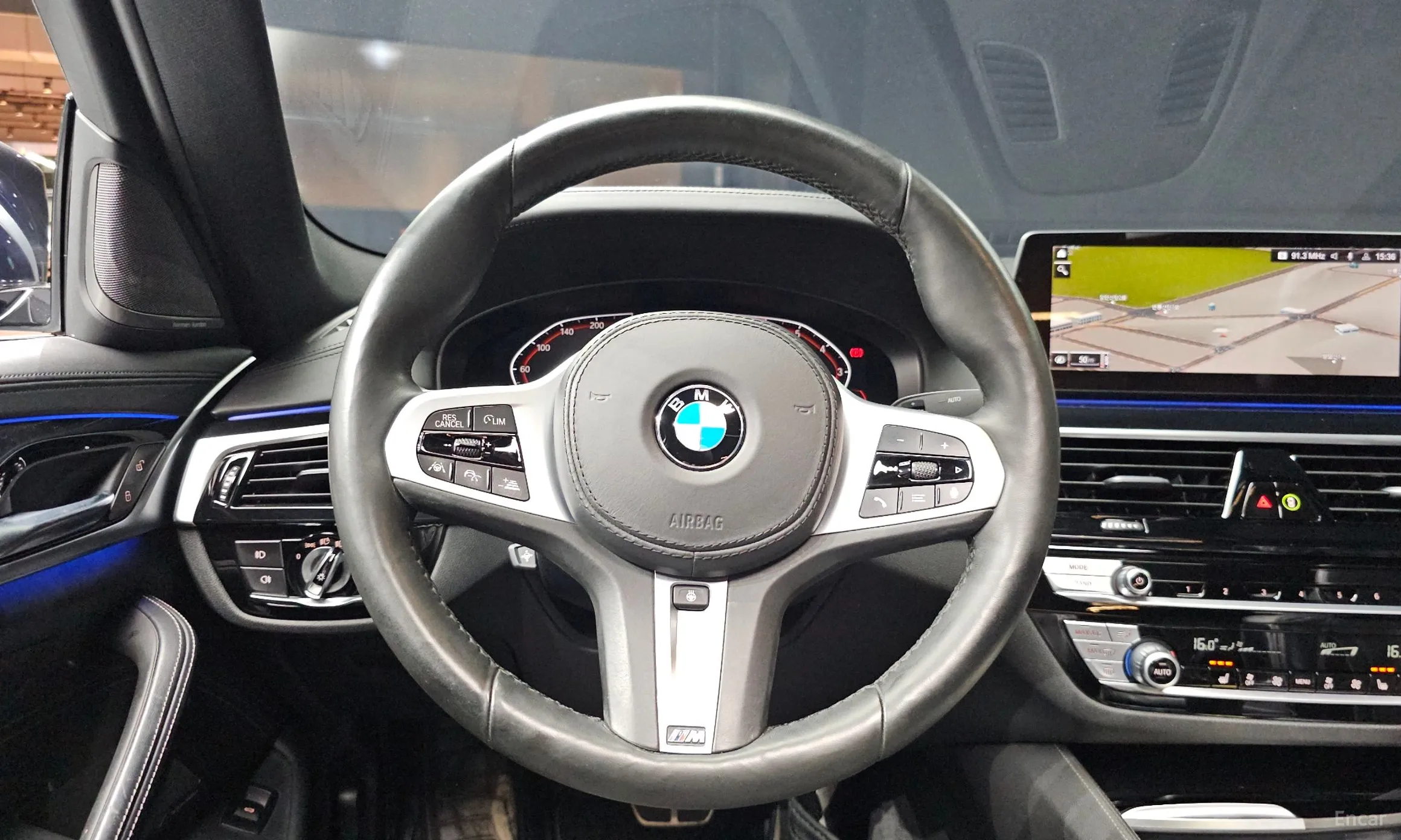 BMW 5 Series (G30) превью 13