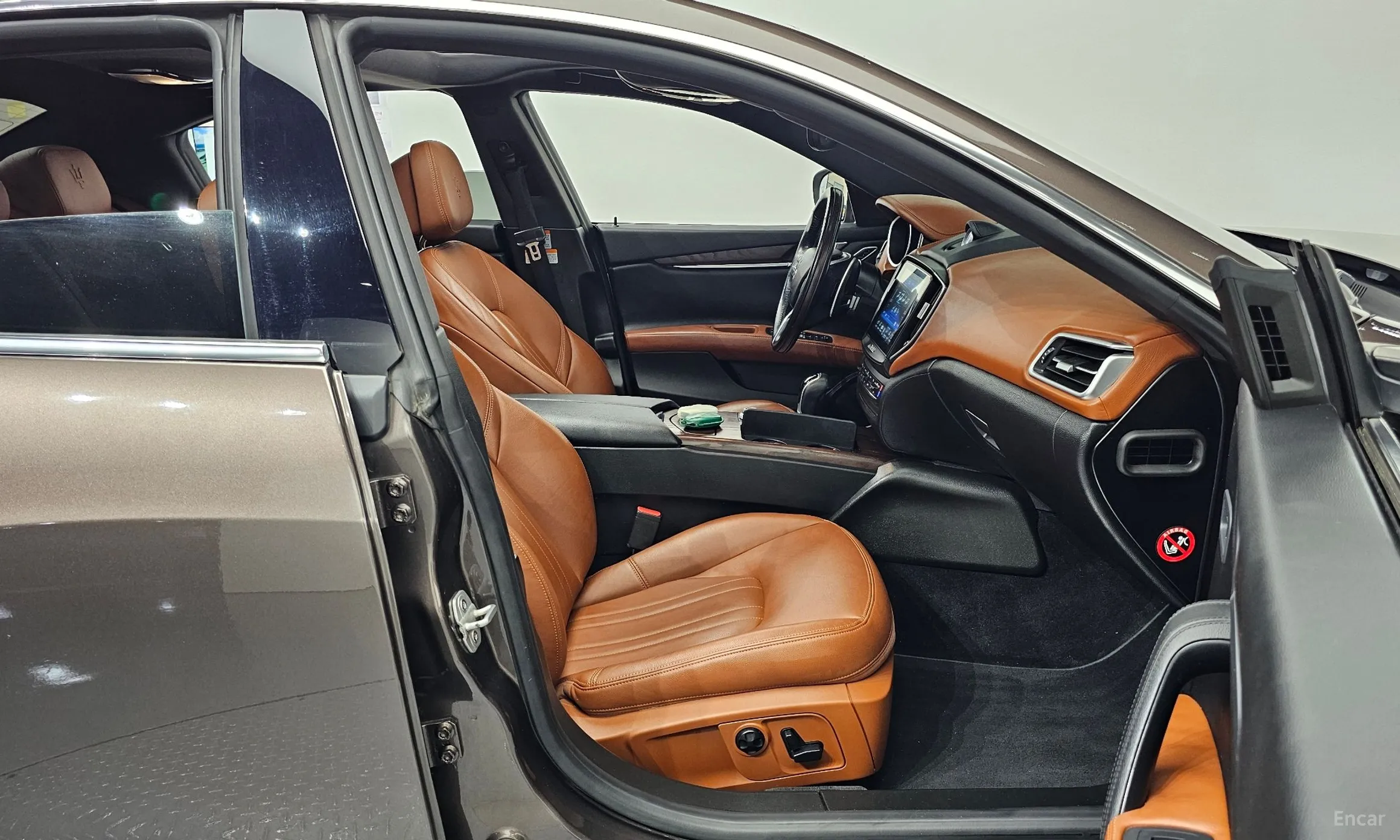 Maserati Ghibli превью 11