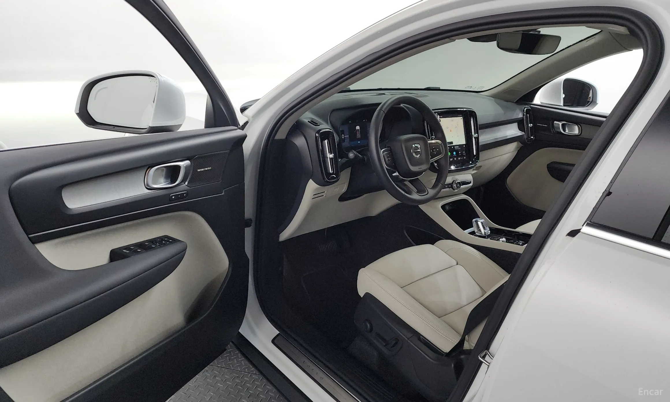 Volvo XC40 превью 10