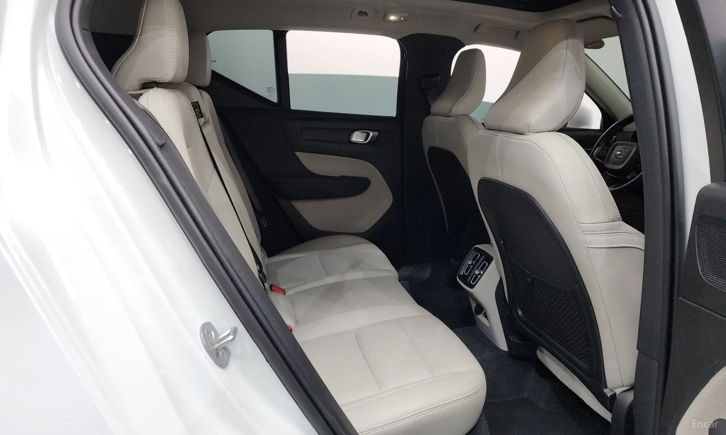 Volvo XC40 превью 11