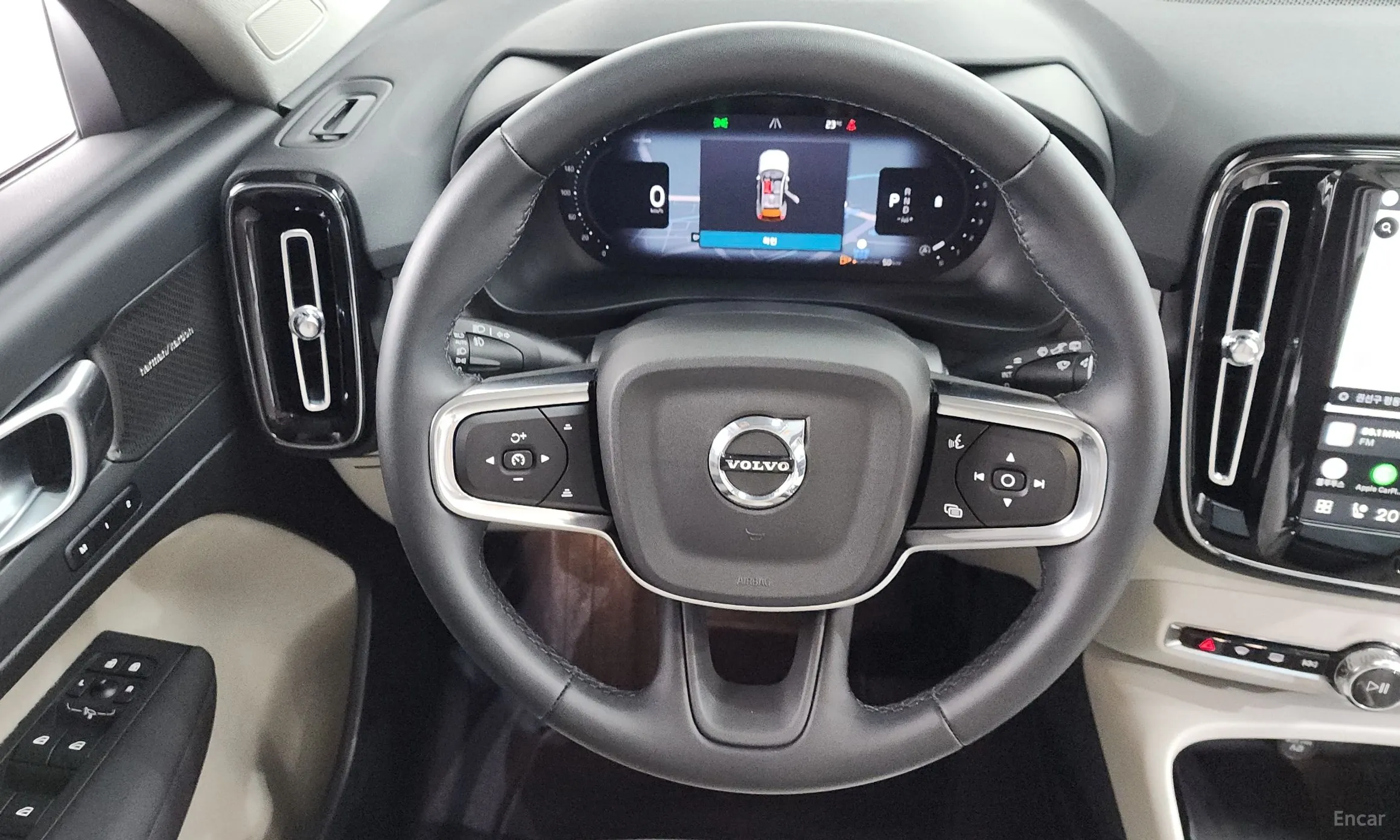 Volvo XC40 превью 15