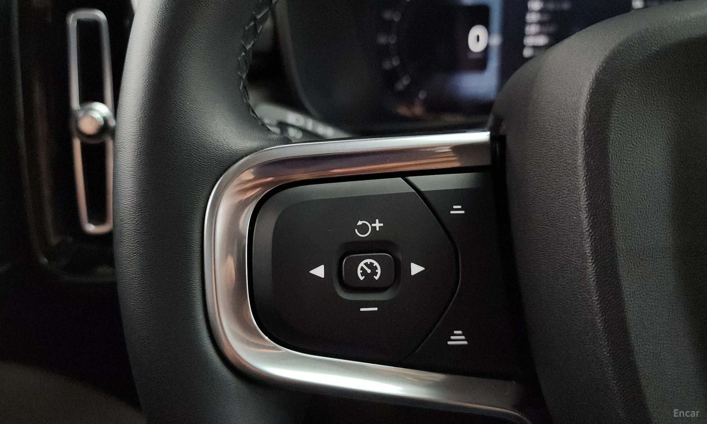 Volvo XC40 превью 18