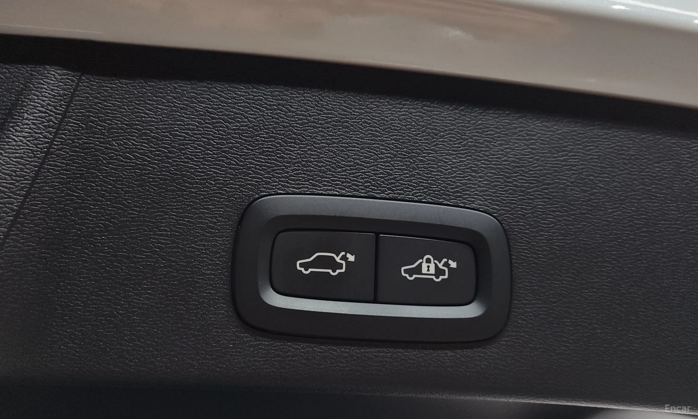 Volvo XC40 превью 20