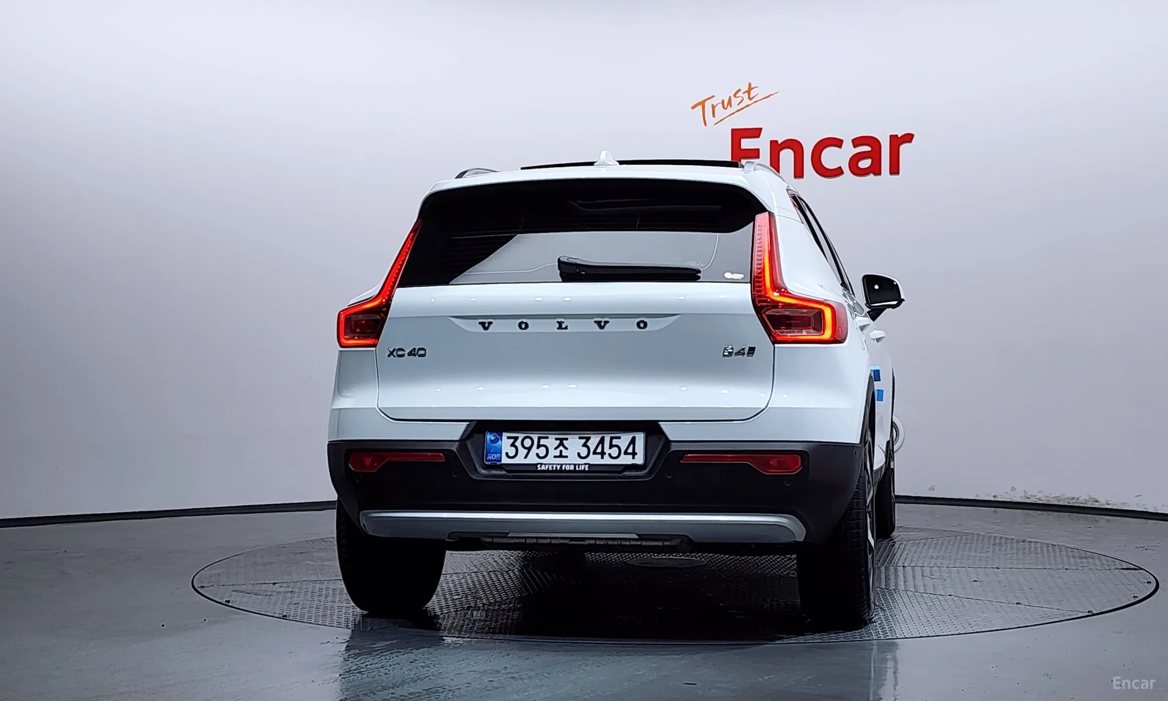 Volvo XC40 превью 4