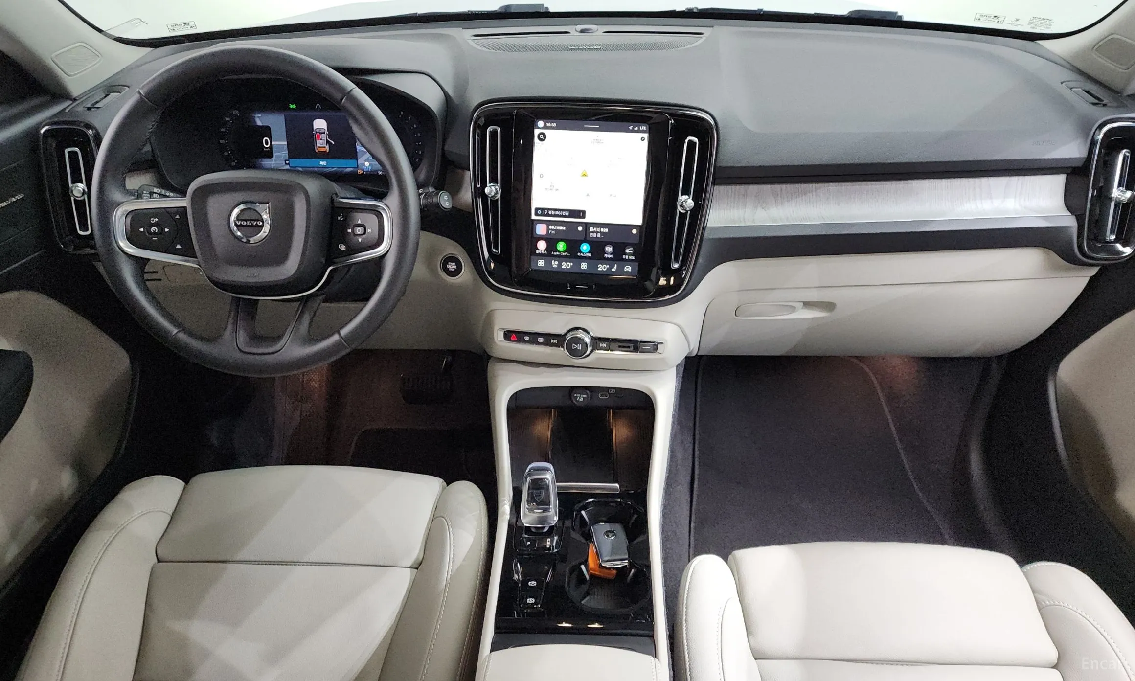 Volvo XC40 превью 7
