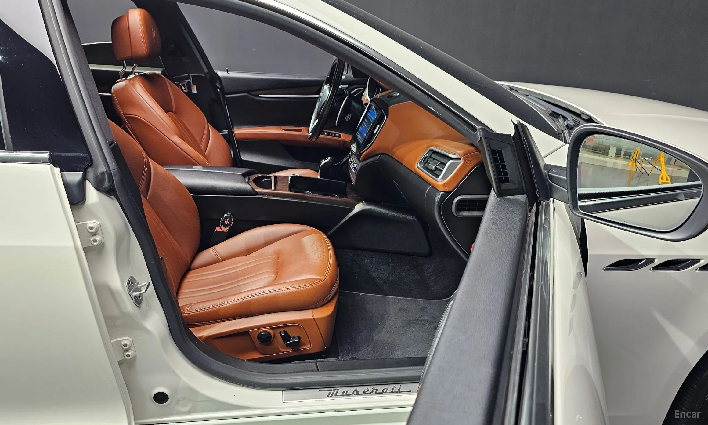 Maserati Ghibli превью 10