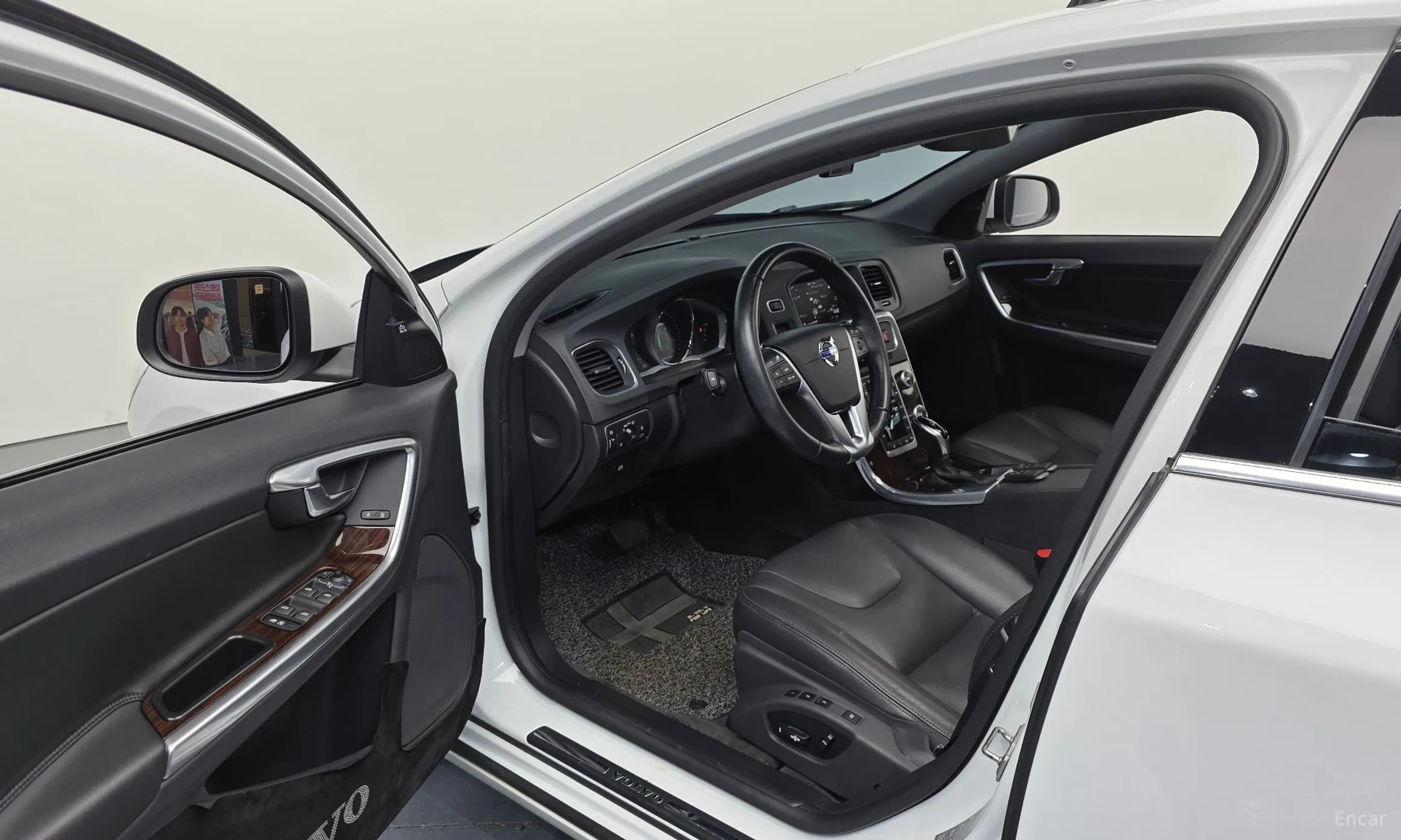 Volvo S60 превью 10