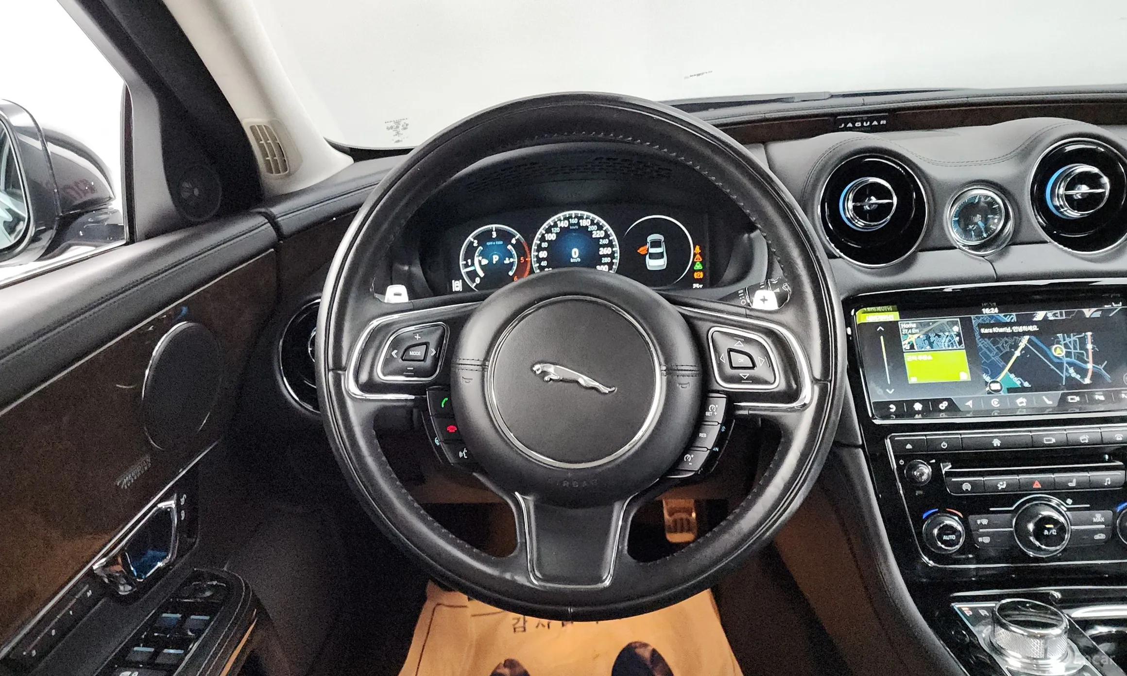 Jaguar All New XJ превью 13