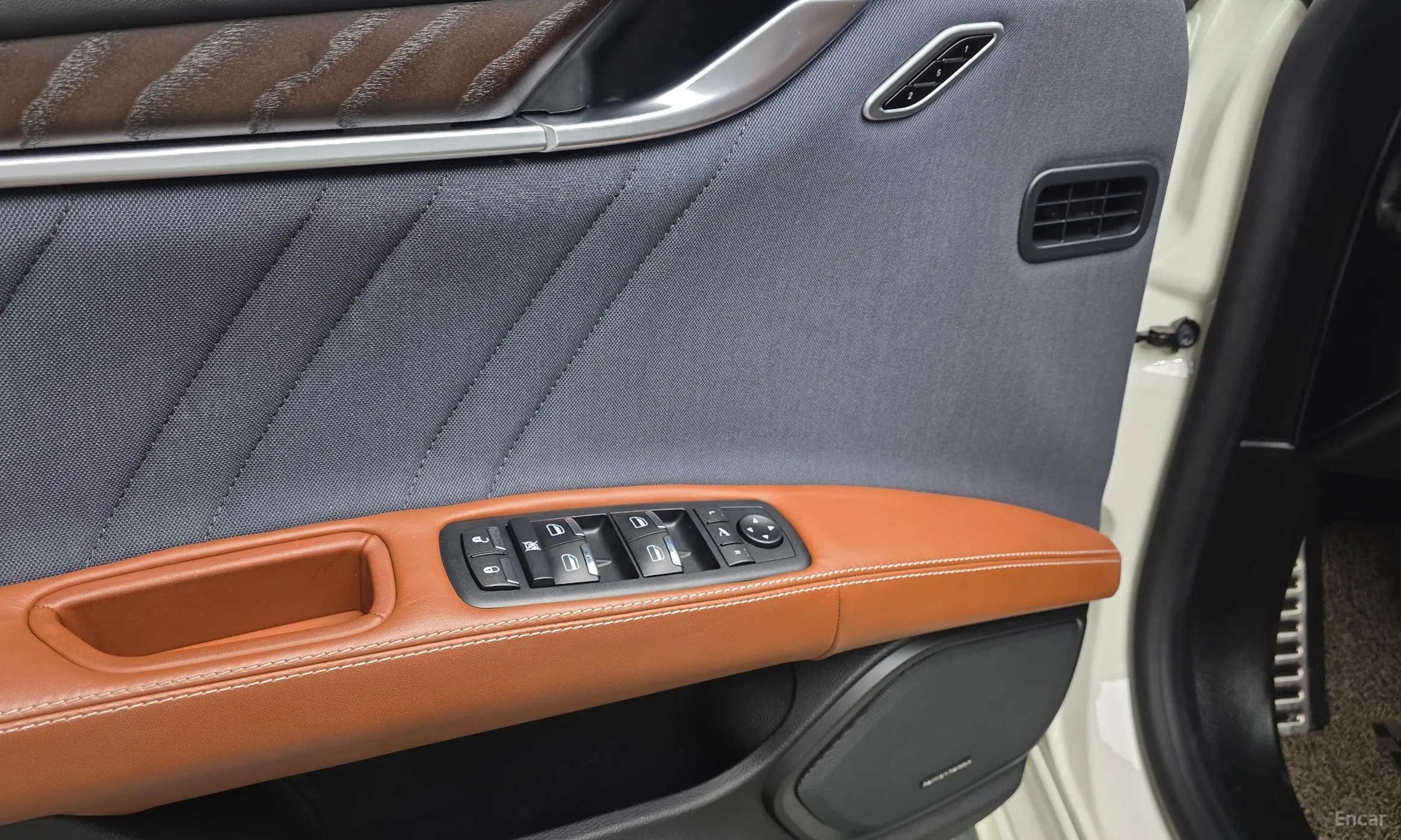 Maserati Ghibli превью 20