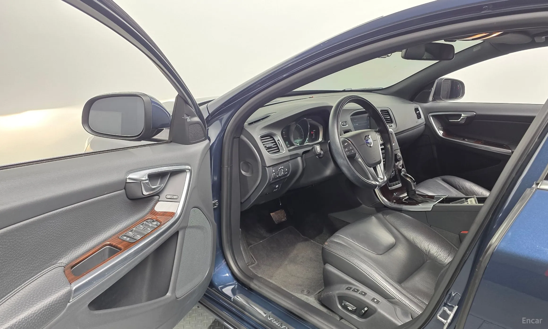 Volvo S60 превью 10