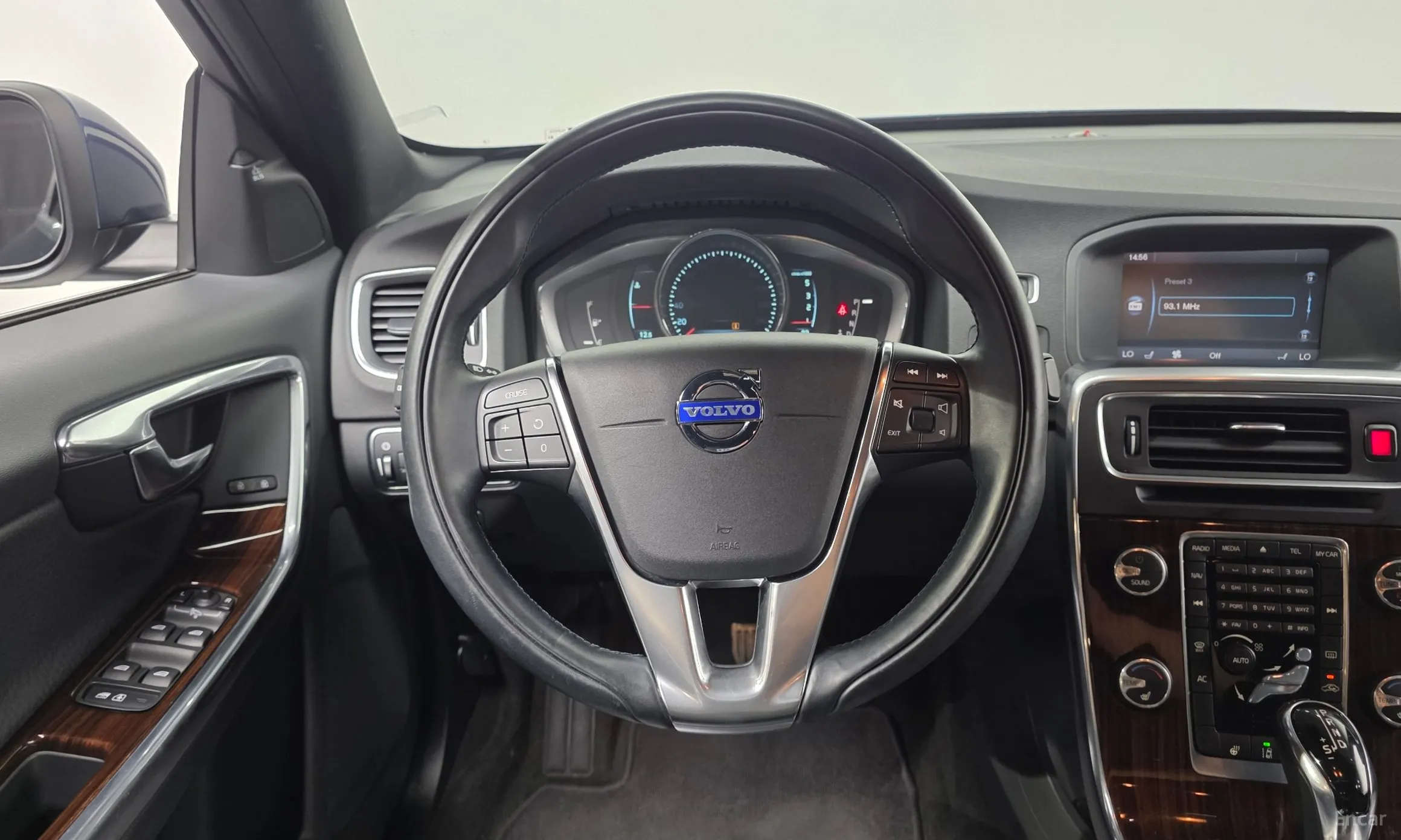 Volvo S60 превью 13