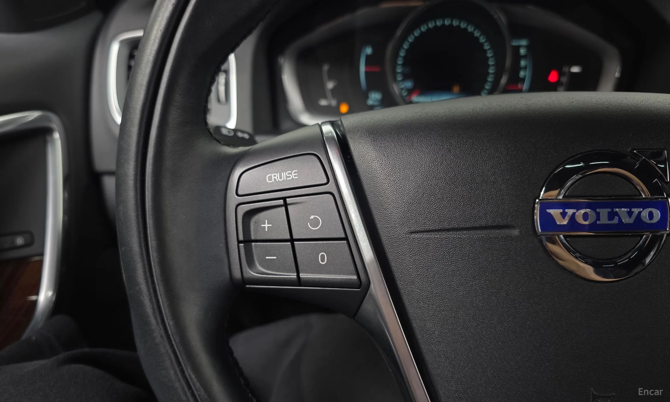 Volvo S60 превью 17