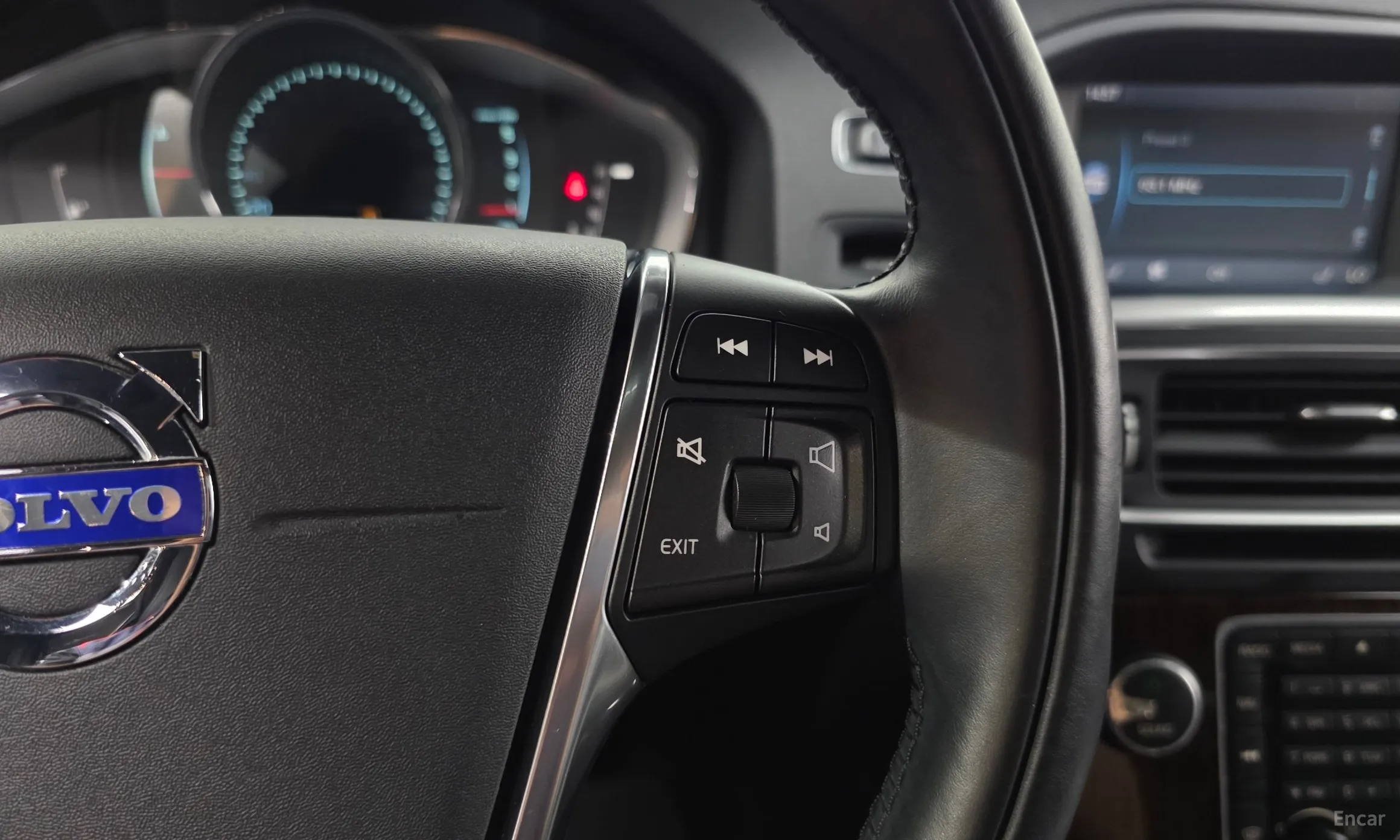 Volvo S60 превью 18