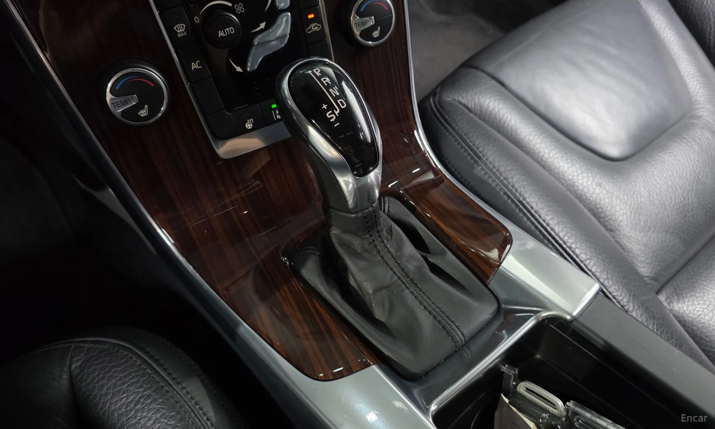 Volvo S60 превью 9