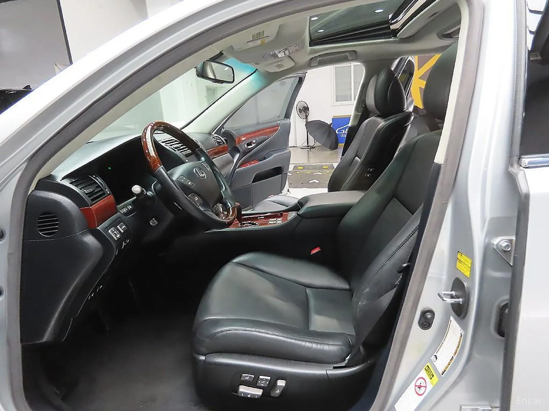 Lexus LS460L превью 12