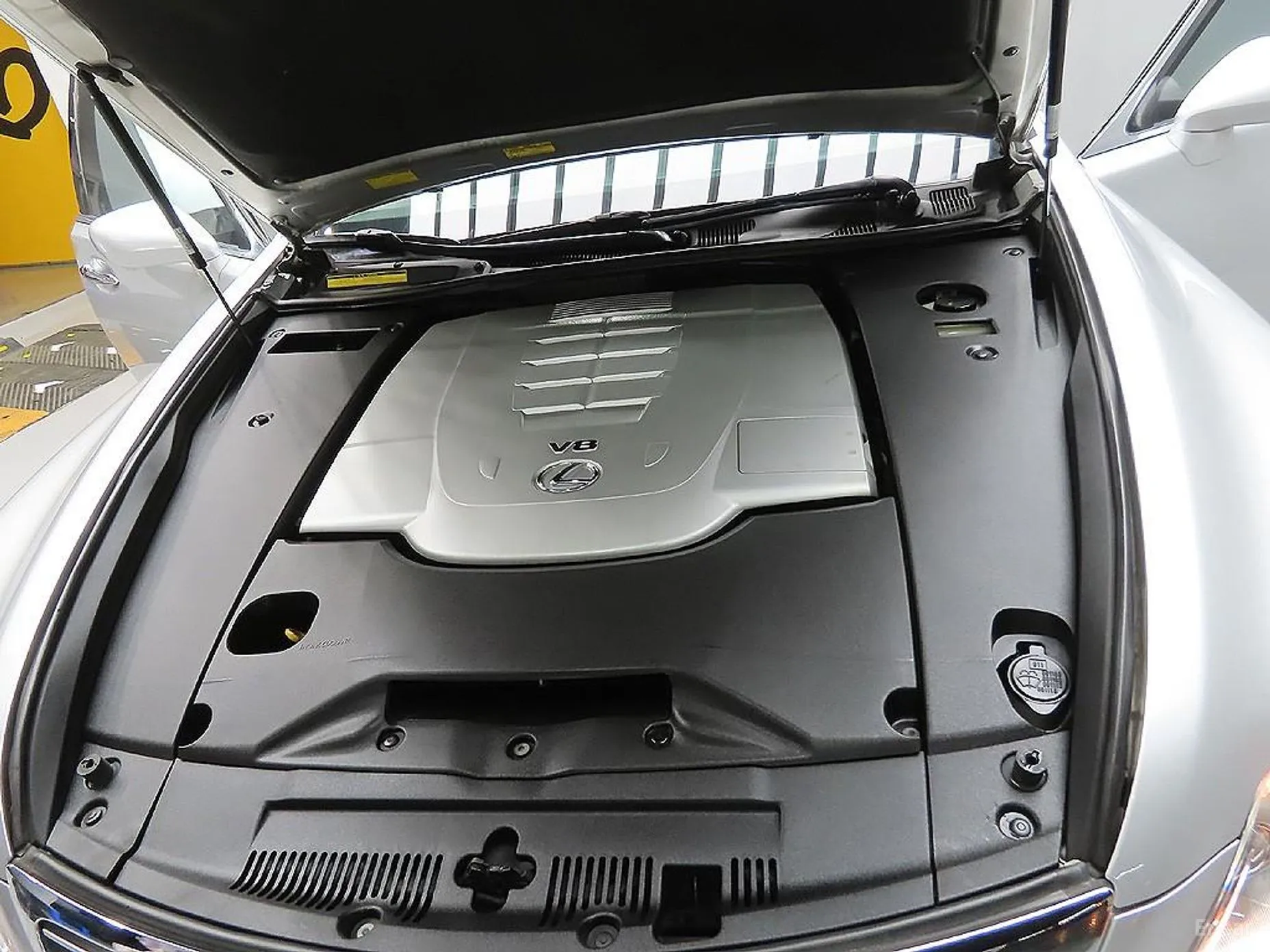 Lexus LS460L превью 6