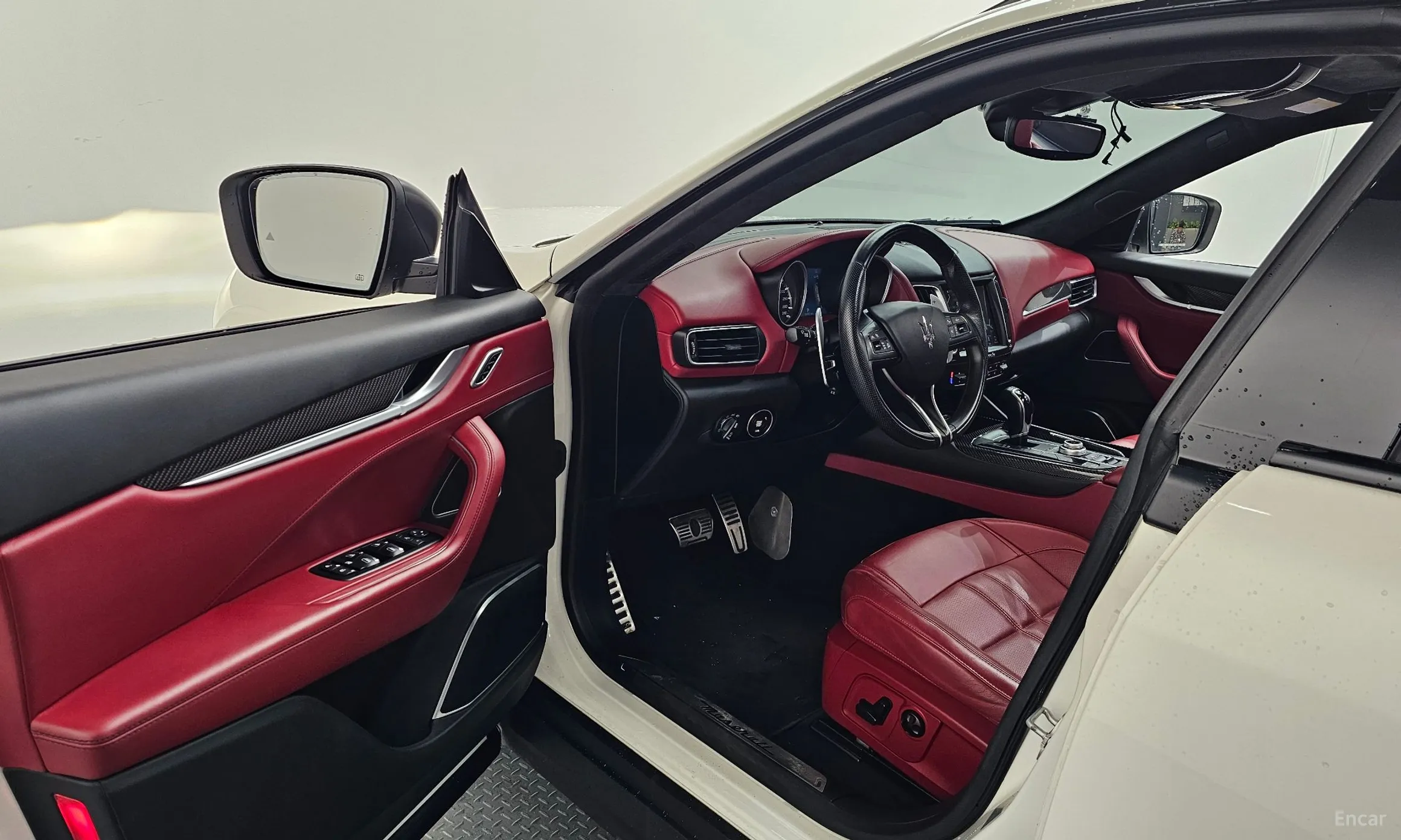 Maserati Levante превью 10