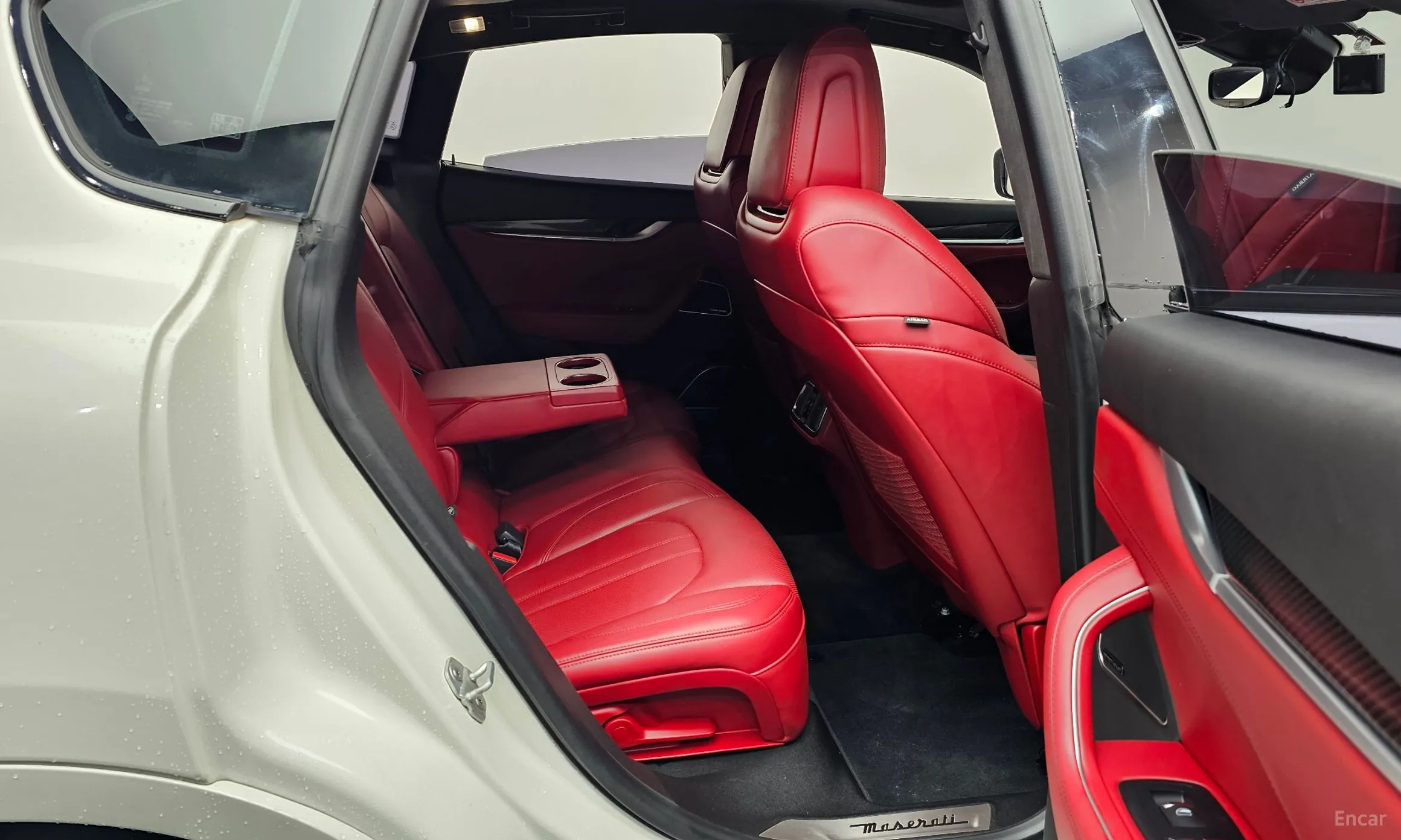 Maserati Levante превью 11