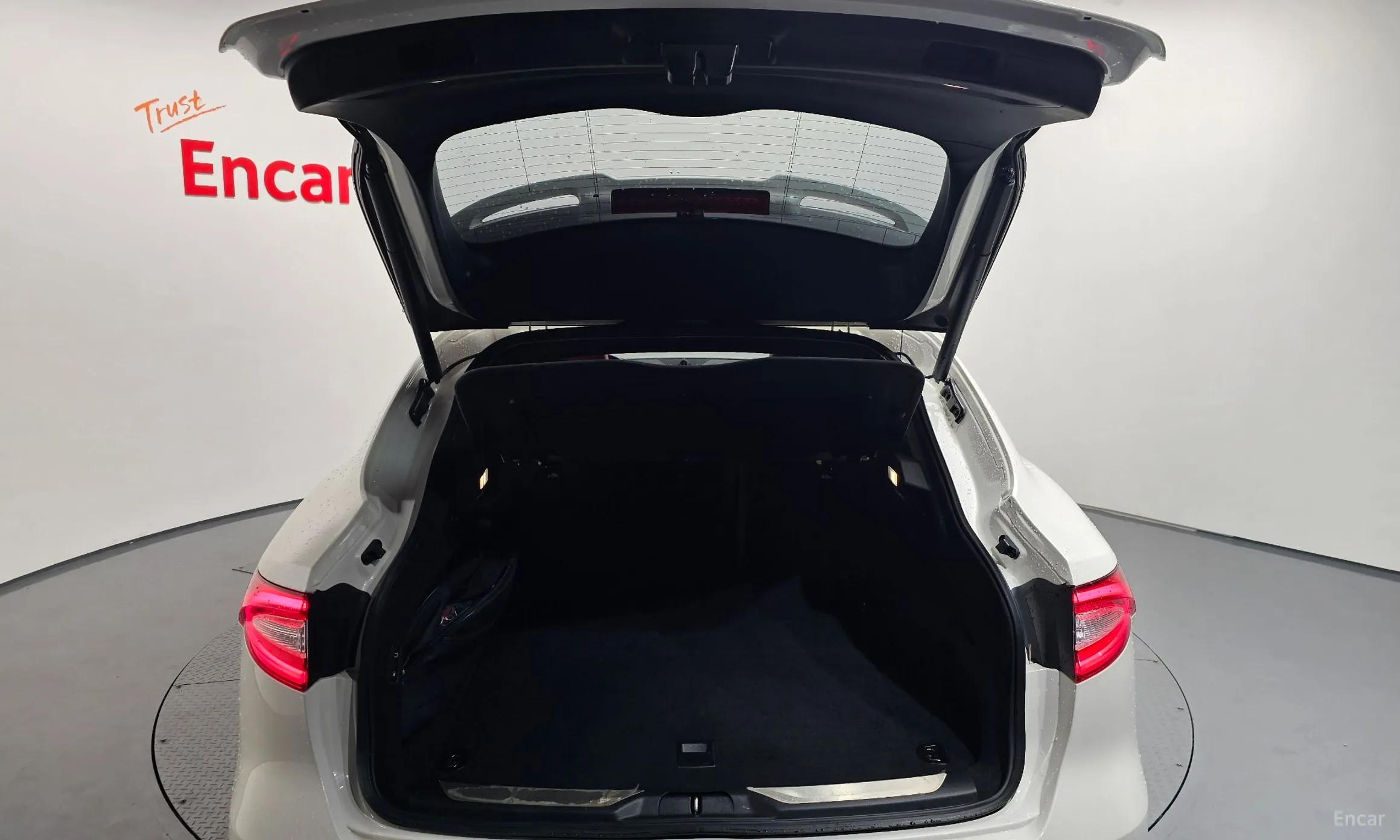 Maserati Levante превью 17