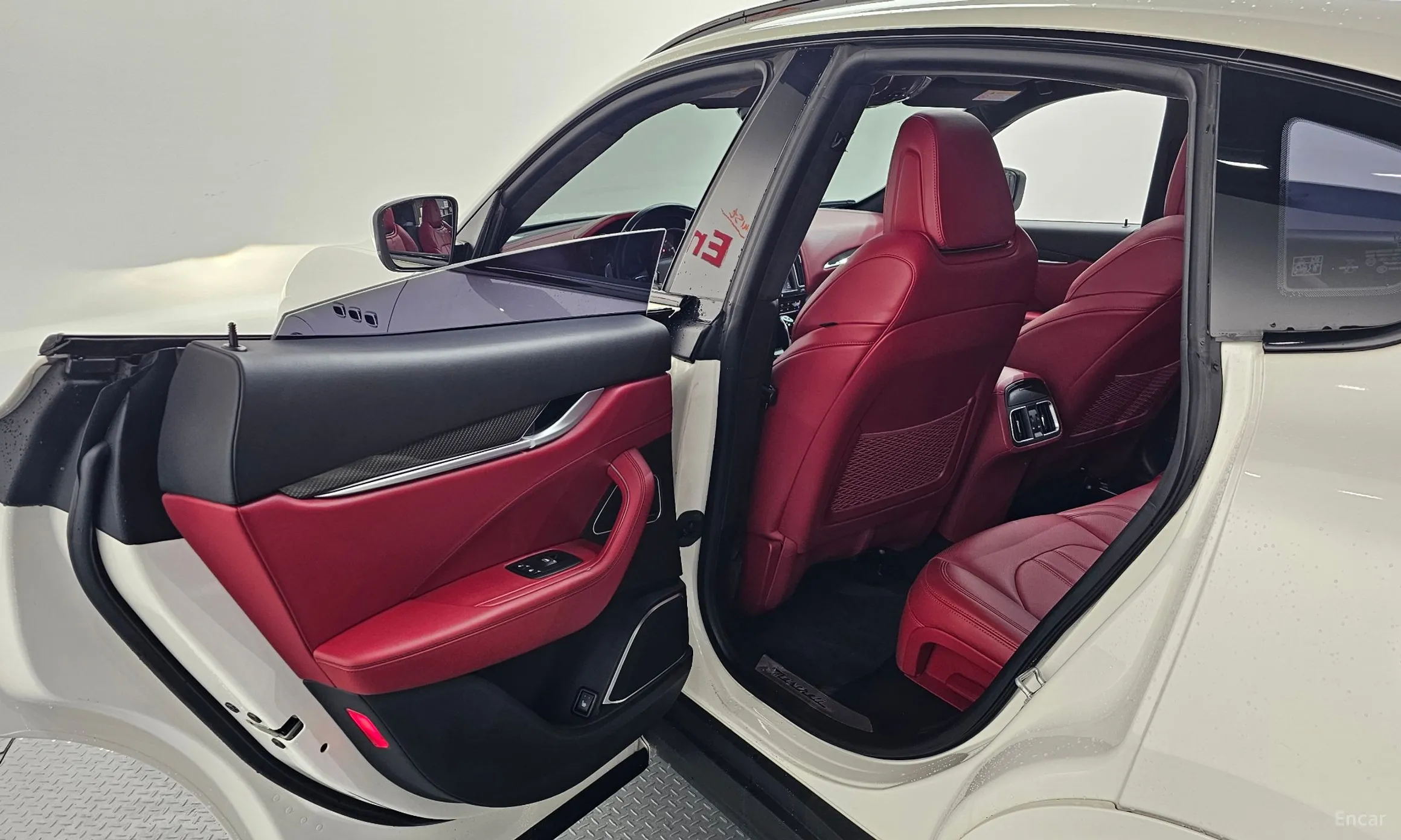Maserati Levante превью 18