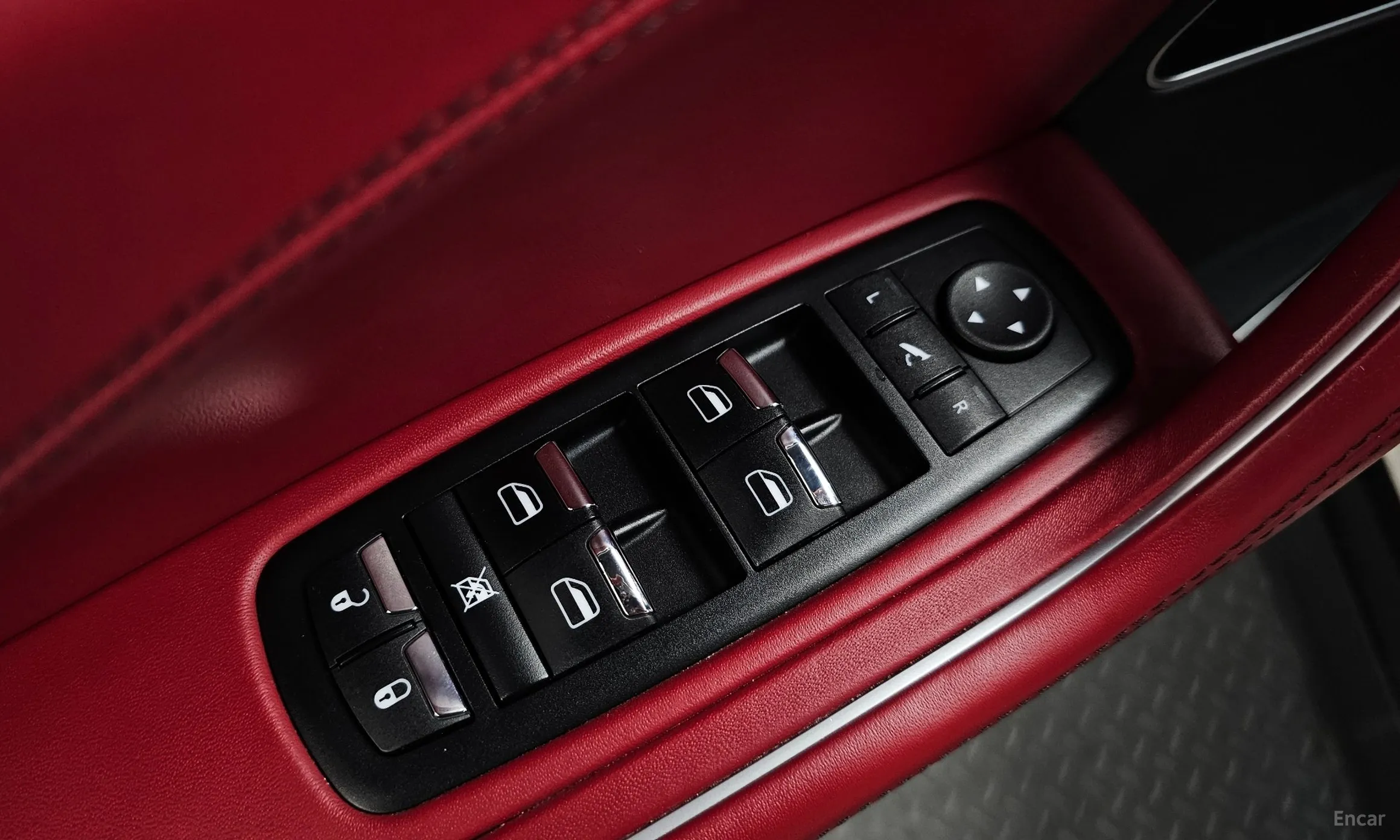 Maserati Levante превью 19
