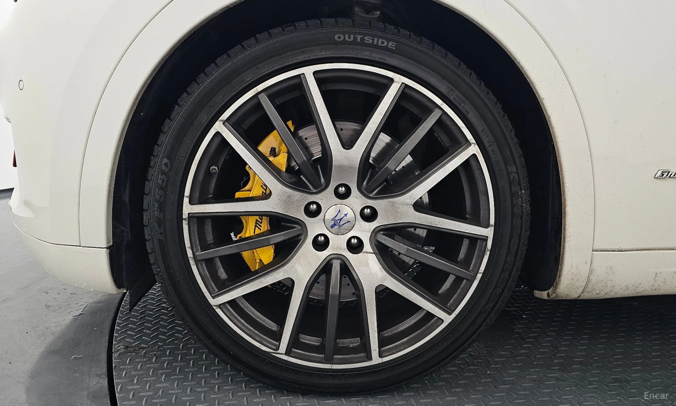 Maserati Levante превью 5