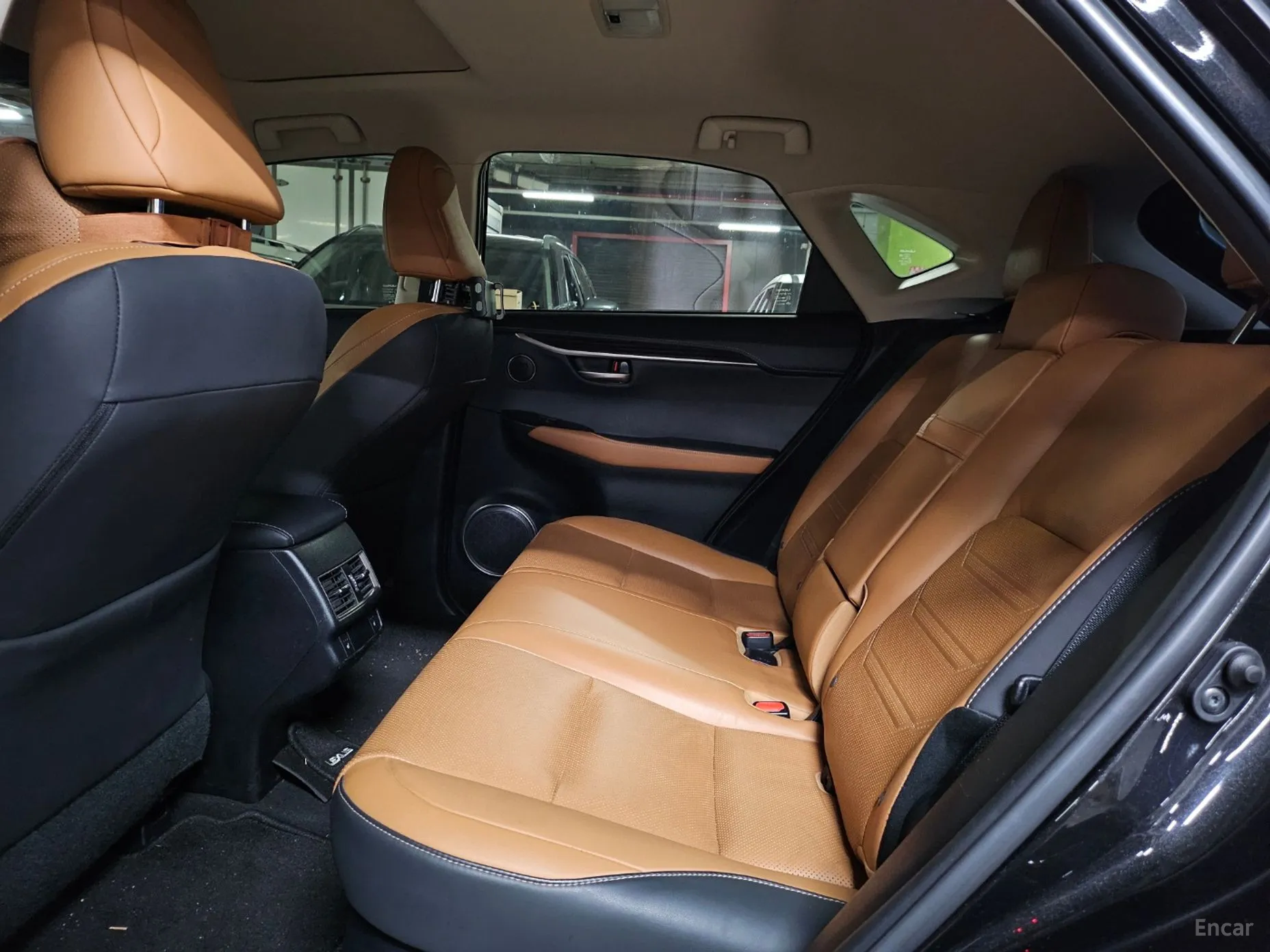 Lexus NX300h превью 6