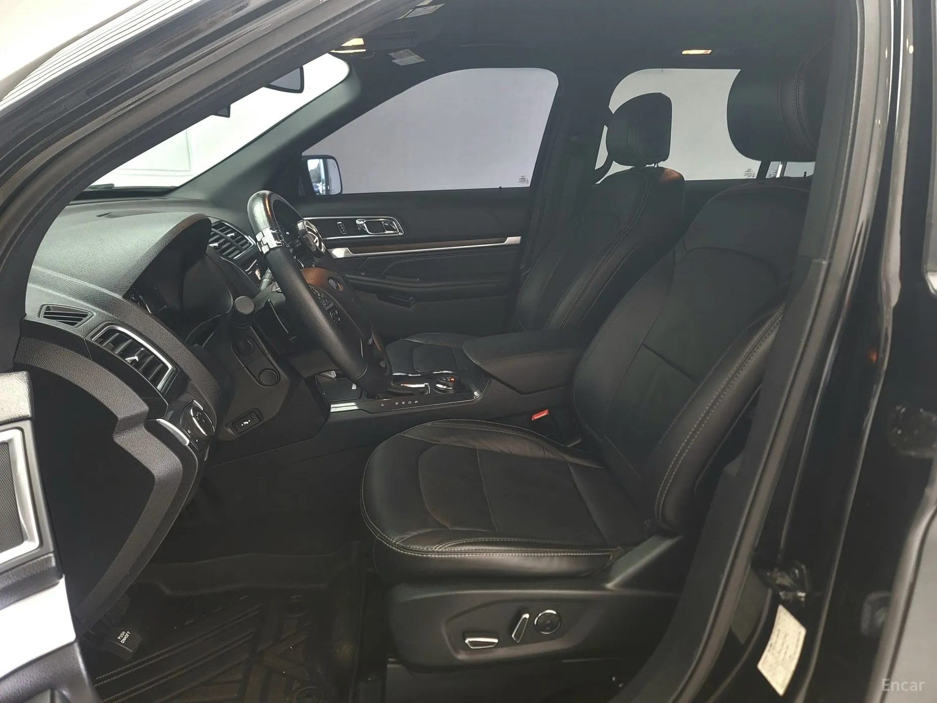 Ford Explorer превью 10