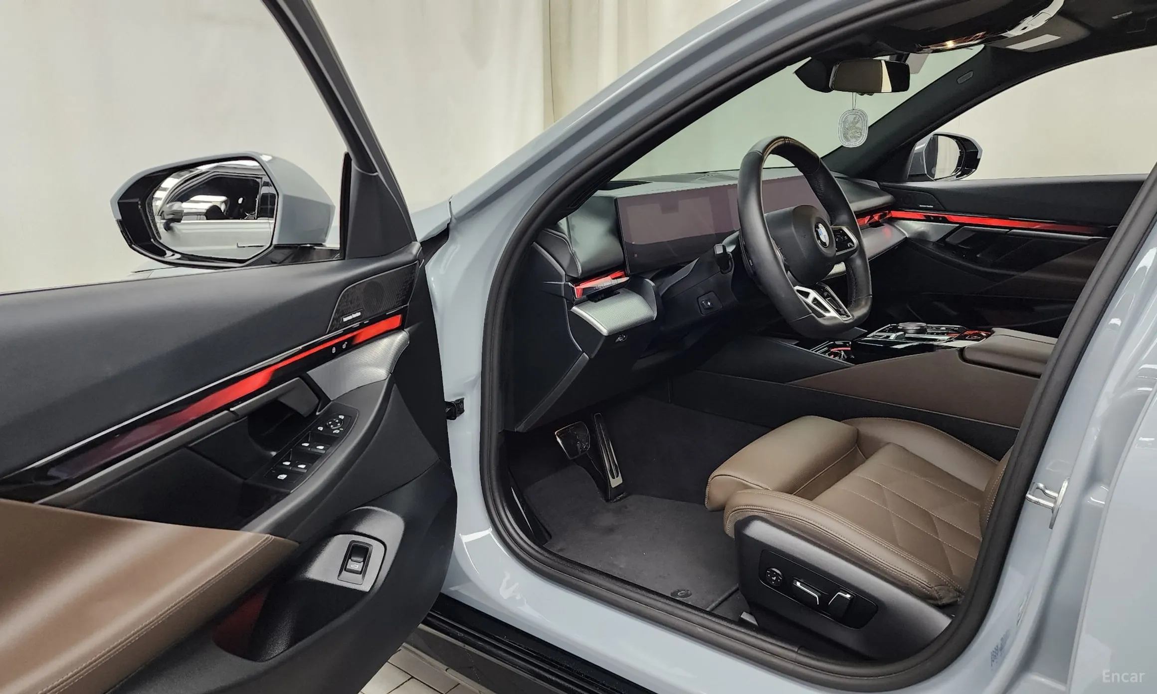 BMW 5 Series (G60) превью 10