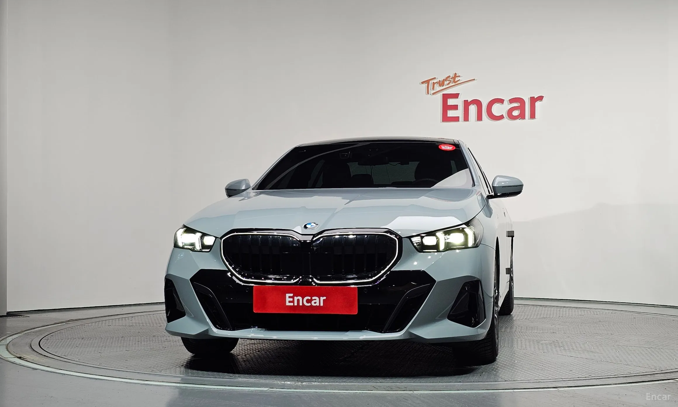 BMW 5 Series (G60) превью 3