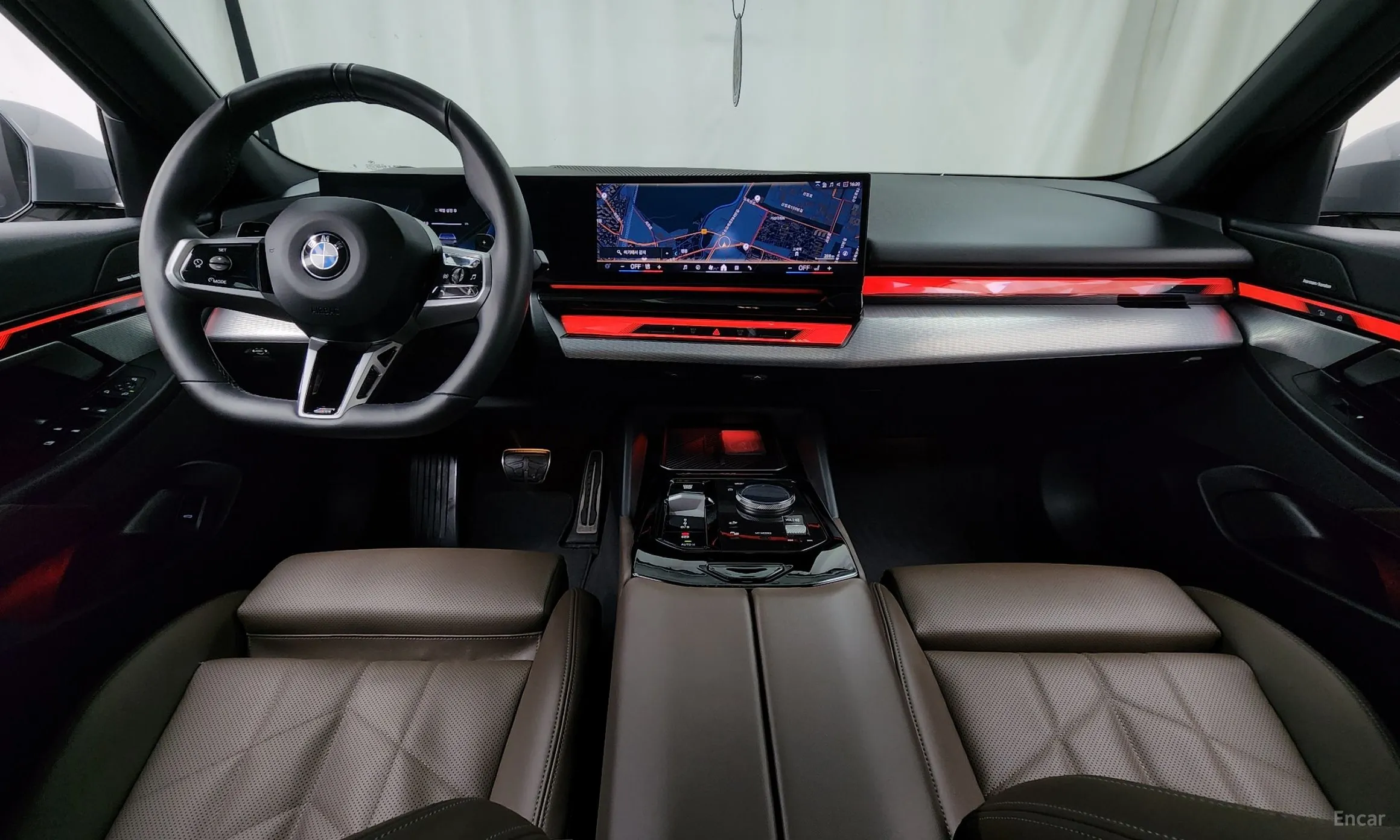 BMW 5 Series (G60) превью 7
