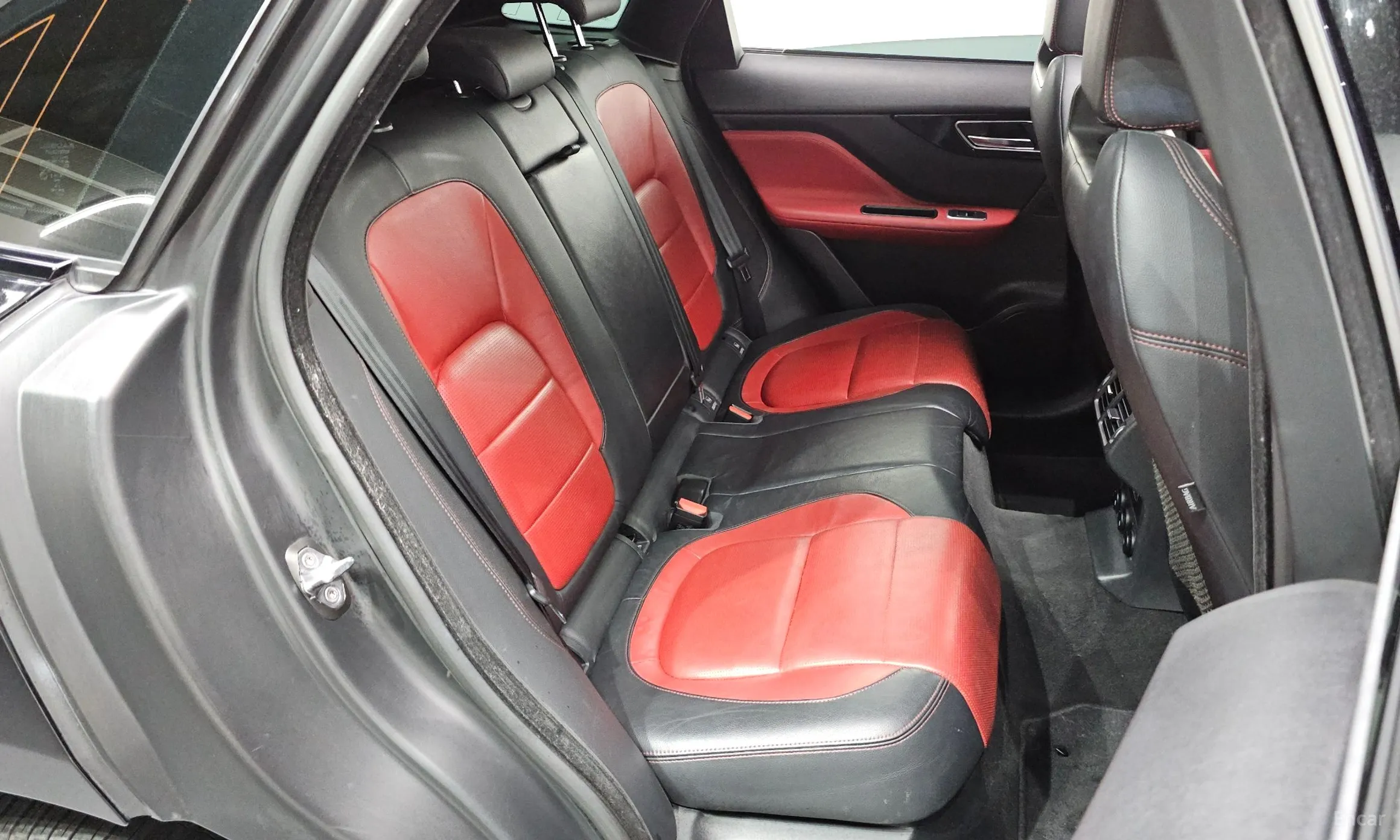 Jaguar F-PACE превью 11