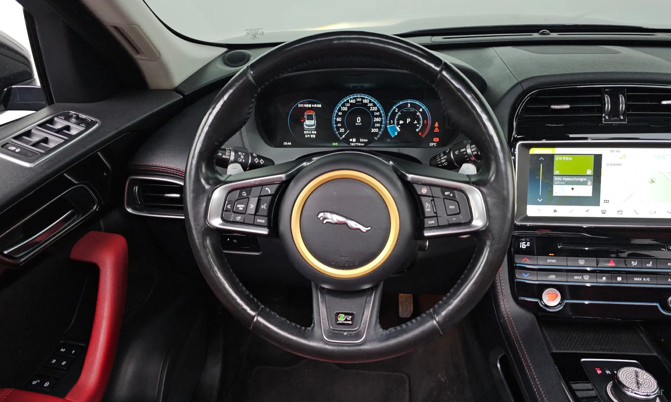 Jaguar F-PACE превью 12