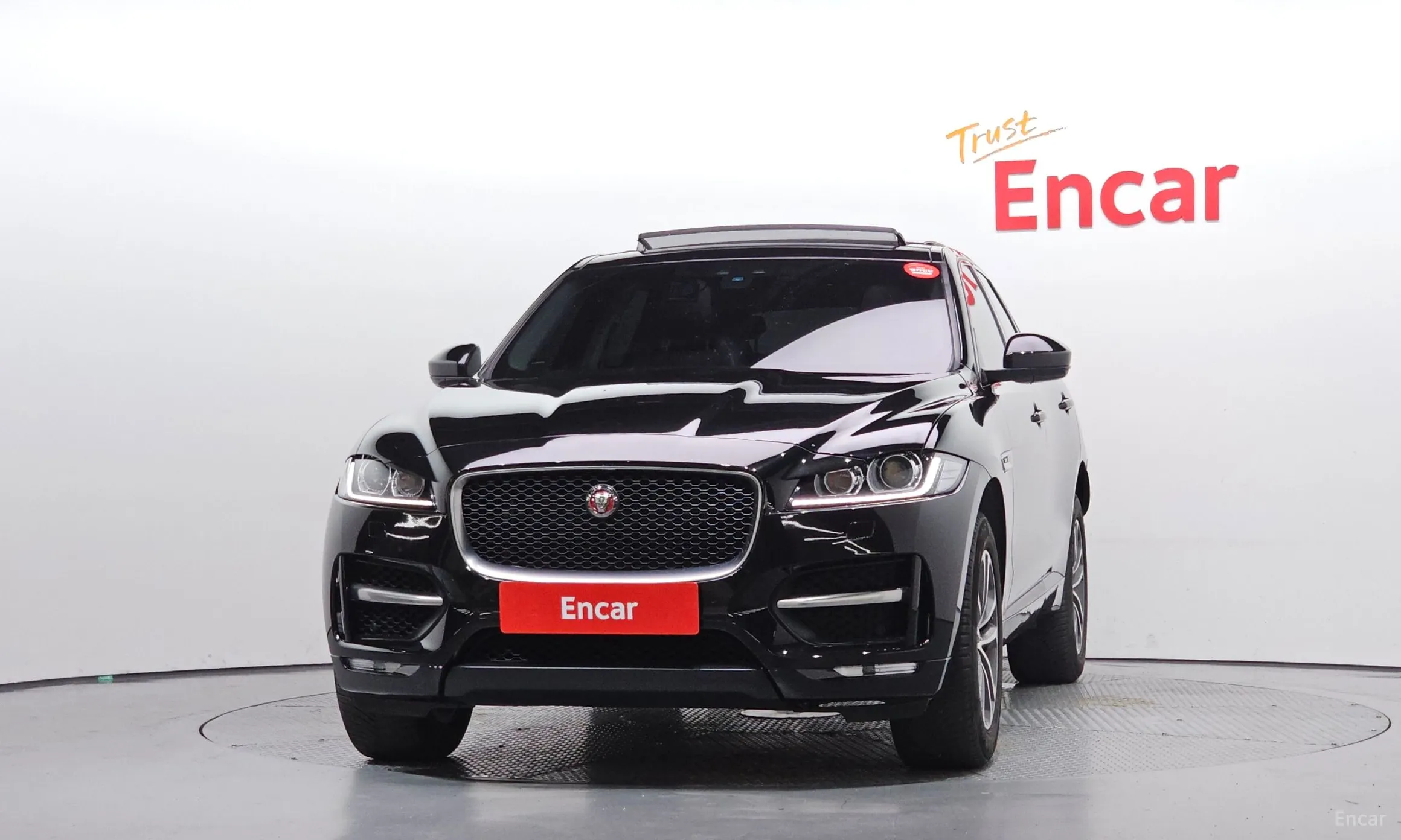Jaguar F-PACE превью 3