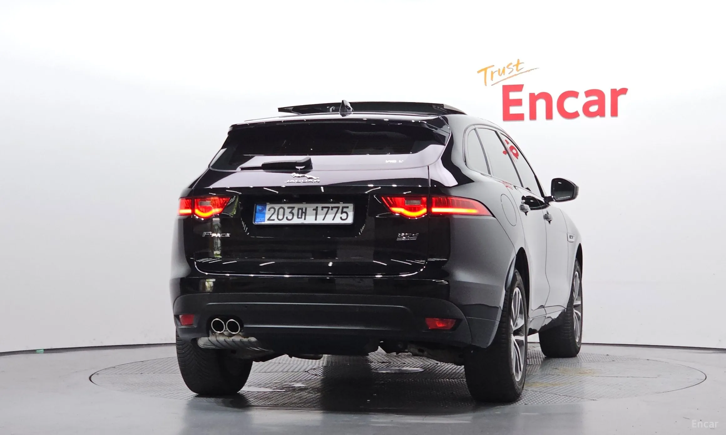 Jaguar F-PACE превью 4
