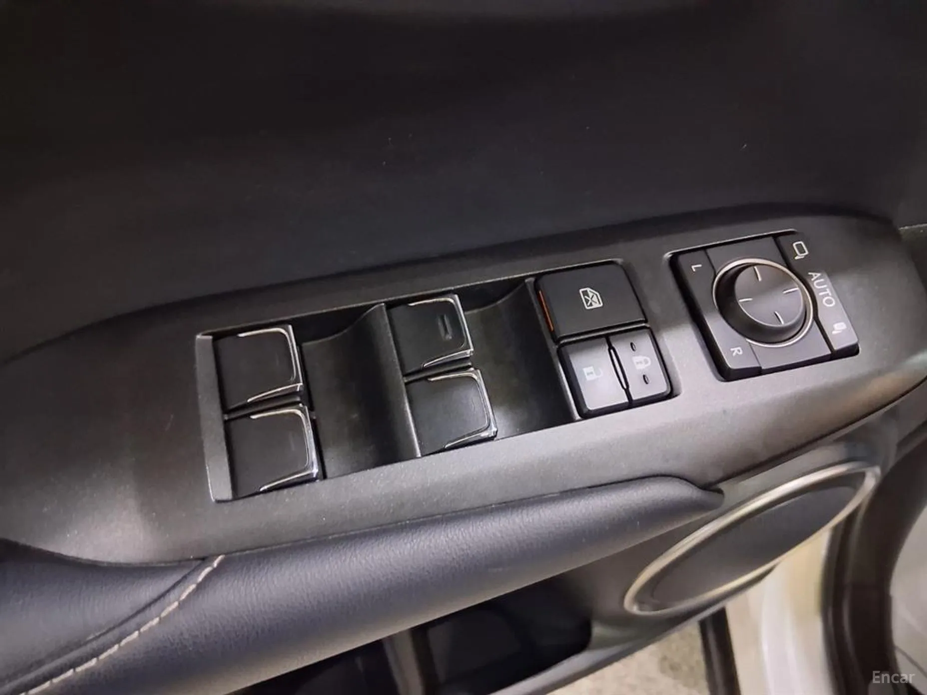 Lexus NX300h превью 10