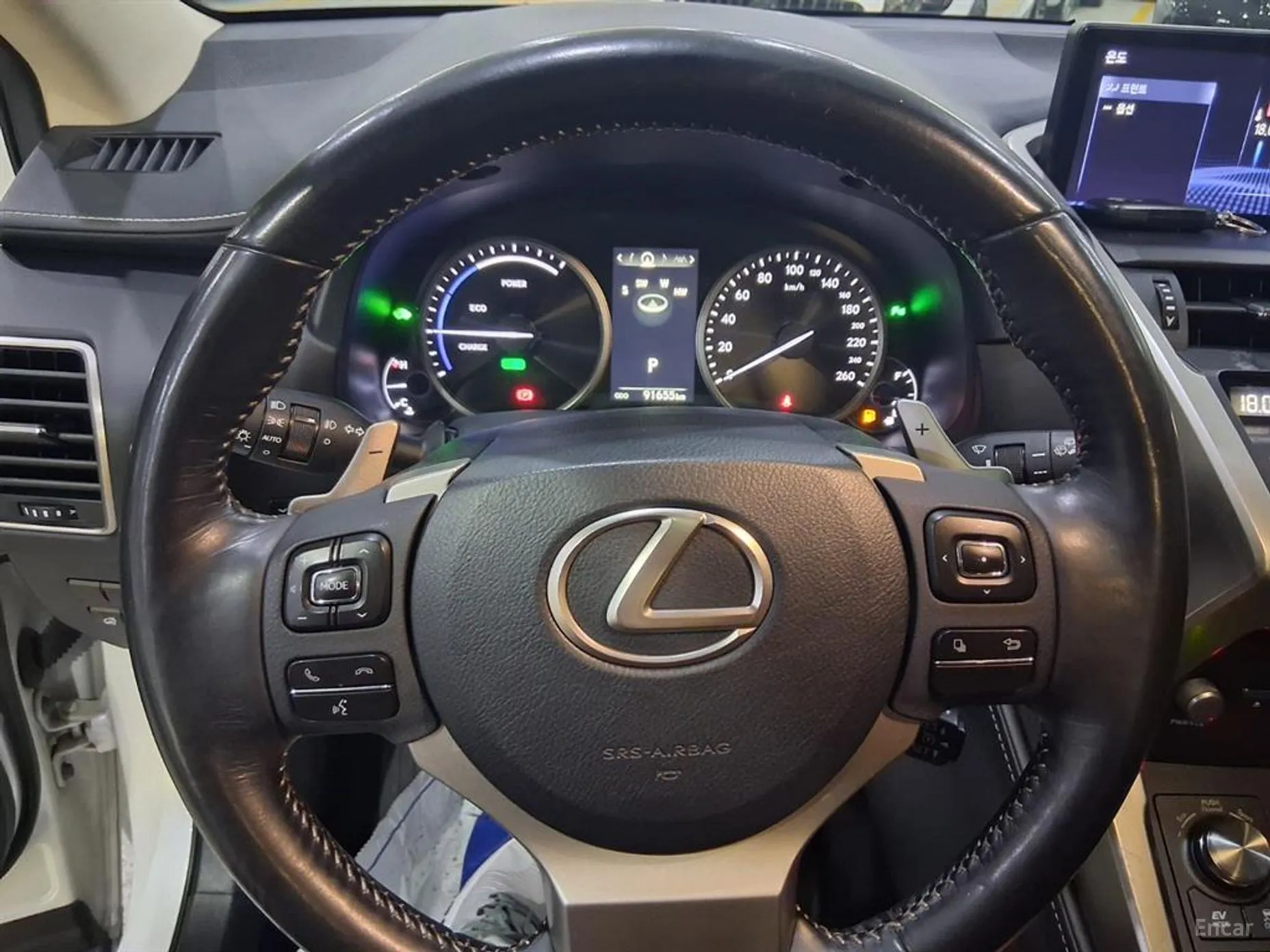 Lexus NX300h превью 12