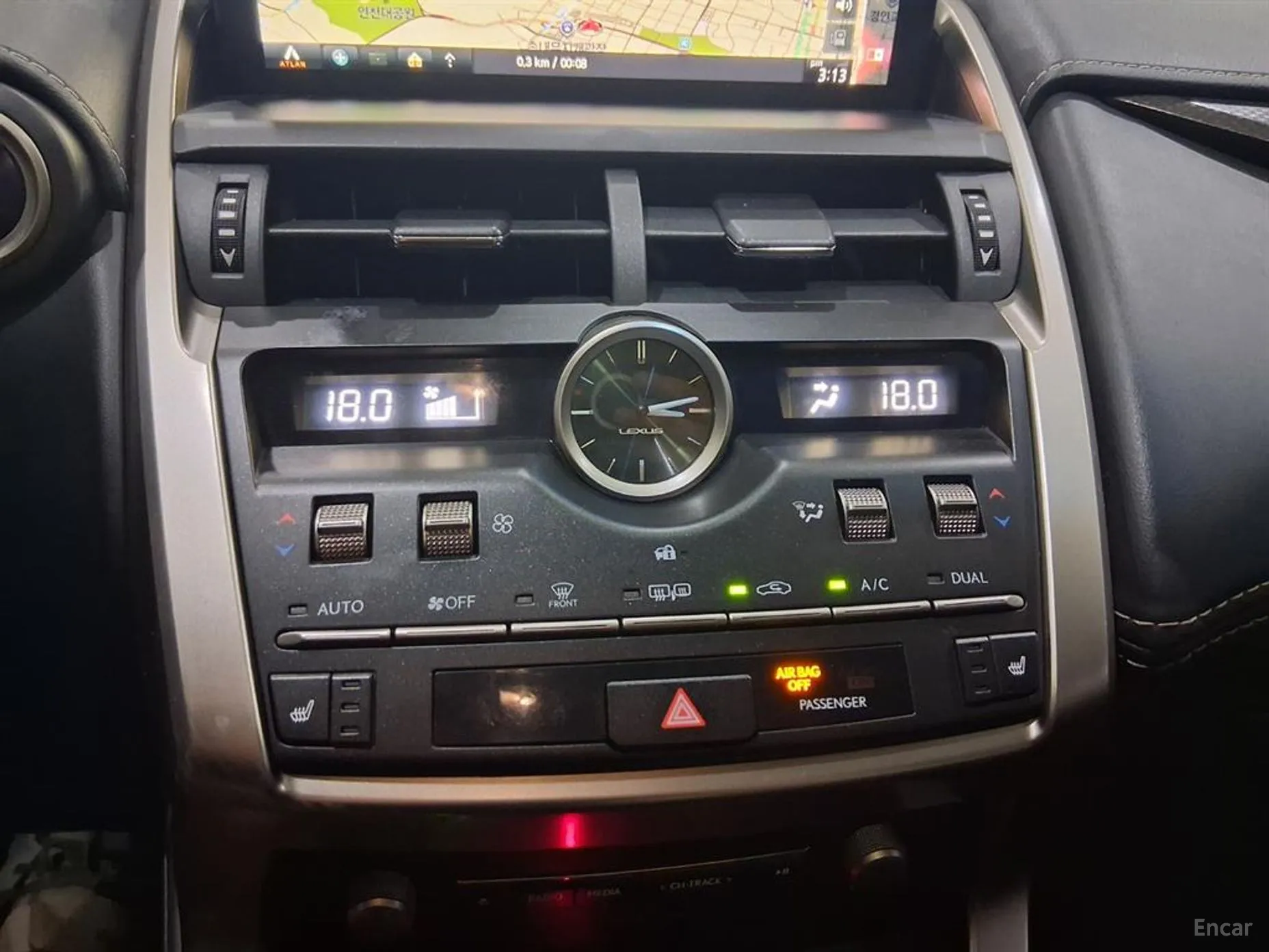 Lexus NX300h превью 16