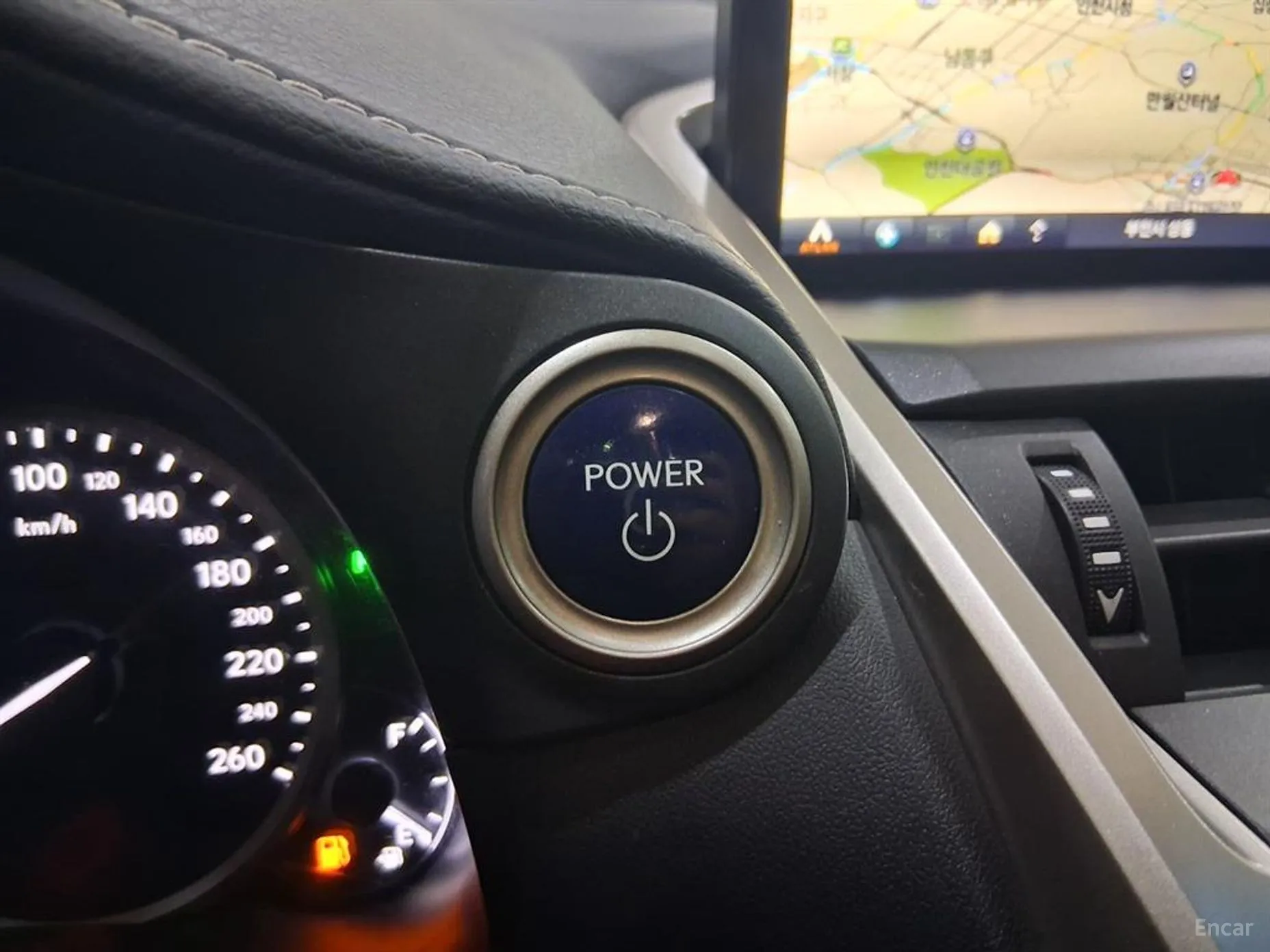 Lexus NX300h превью 17