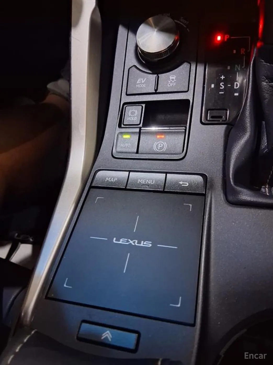 Lexus NX300h превью 19