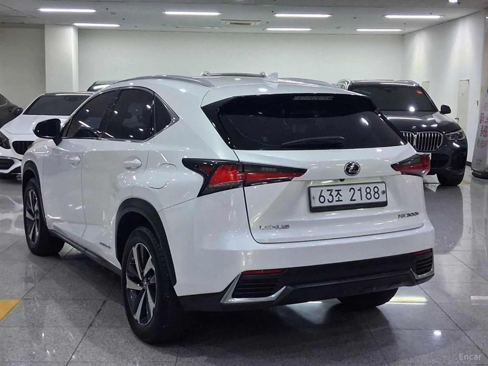 Lexus NX300h превью 3