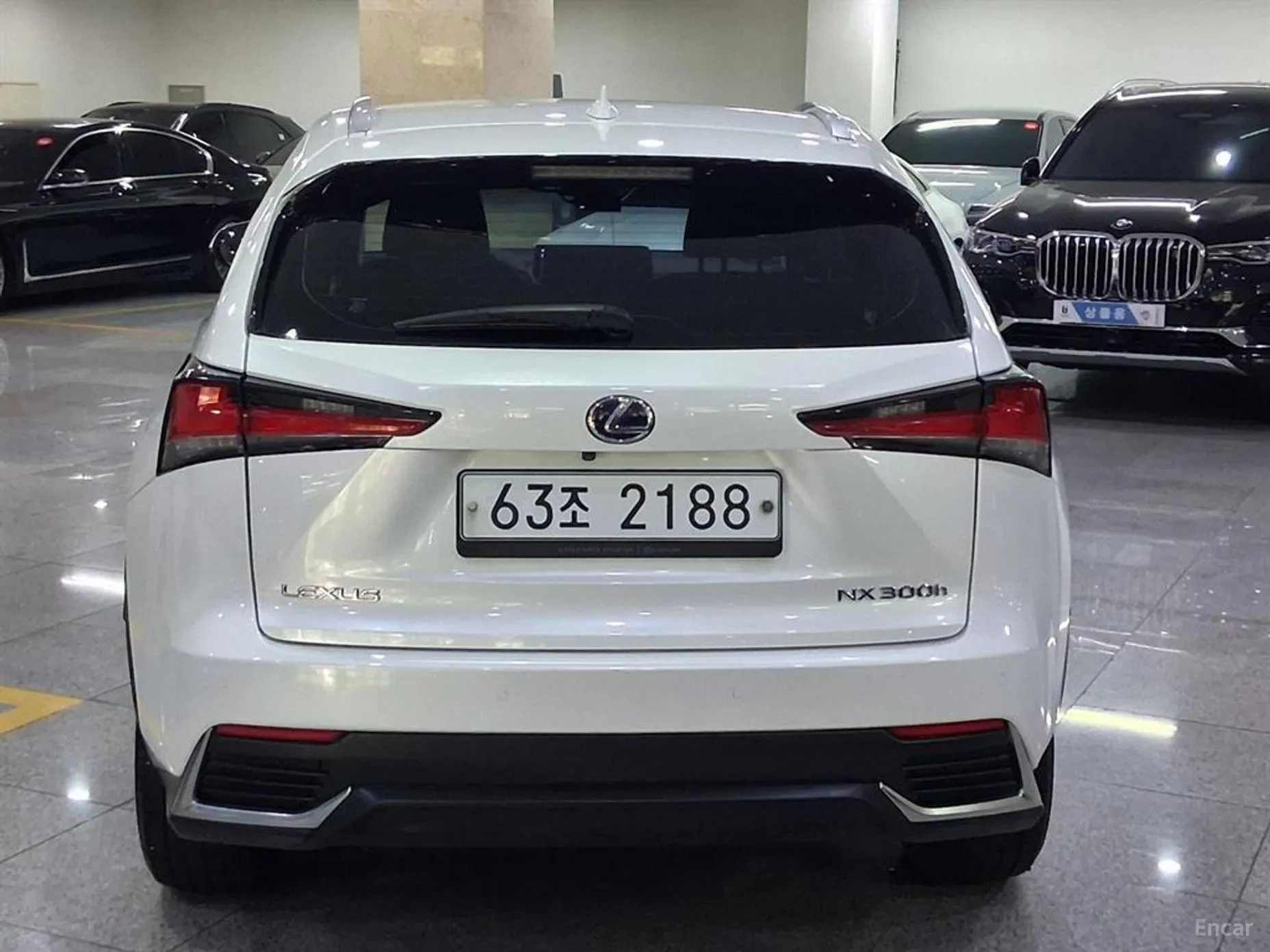 Lexus NX300h превью 4