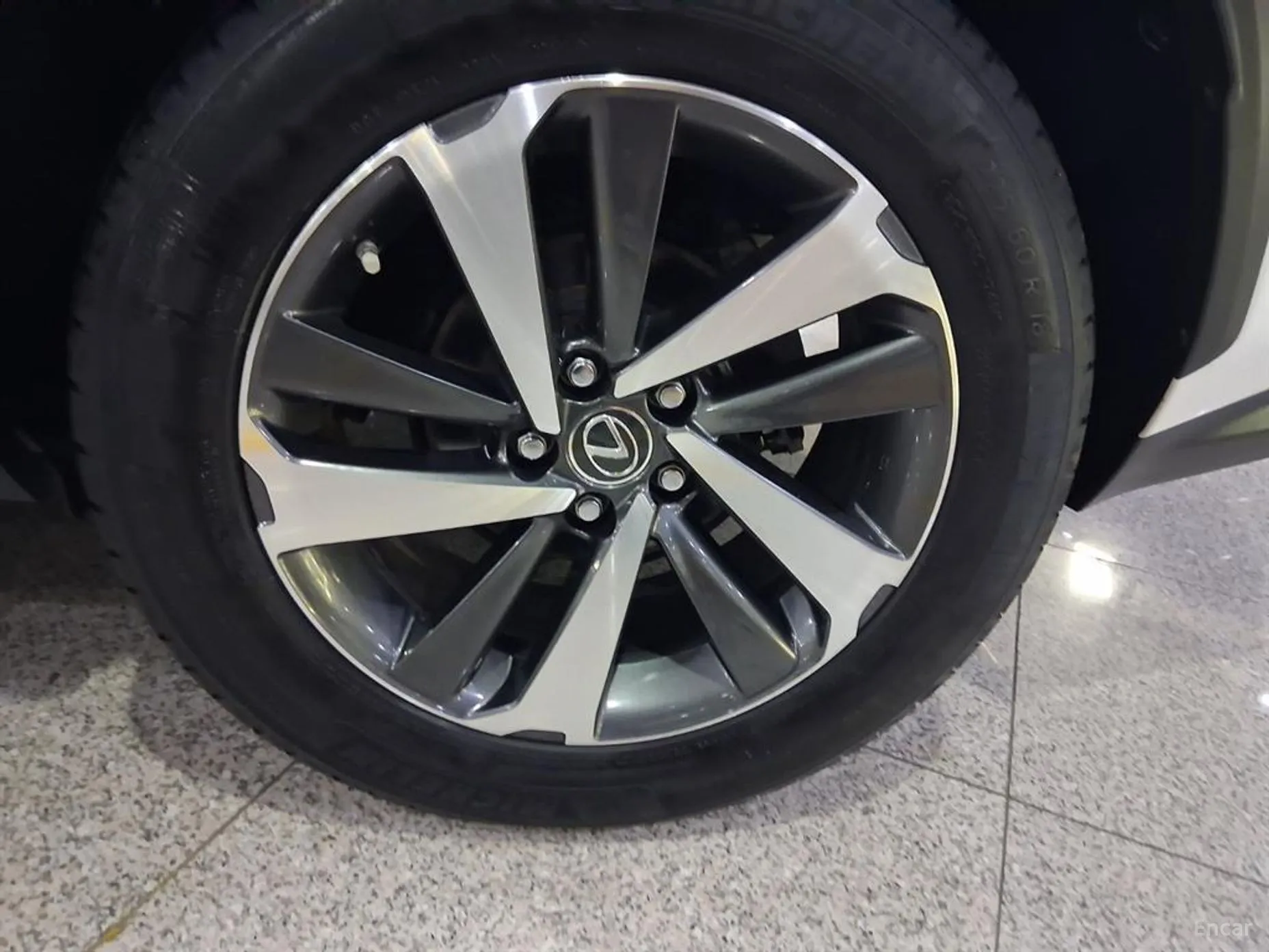 Lexus NX300h превью 6