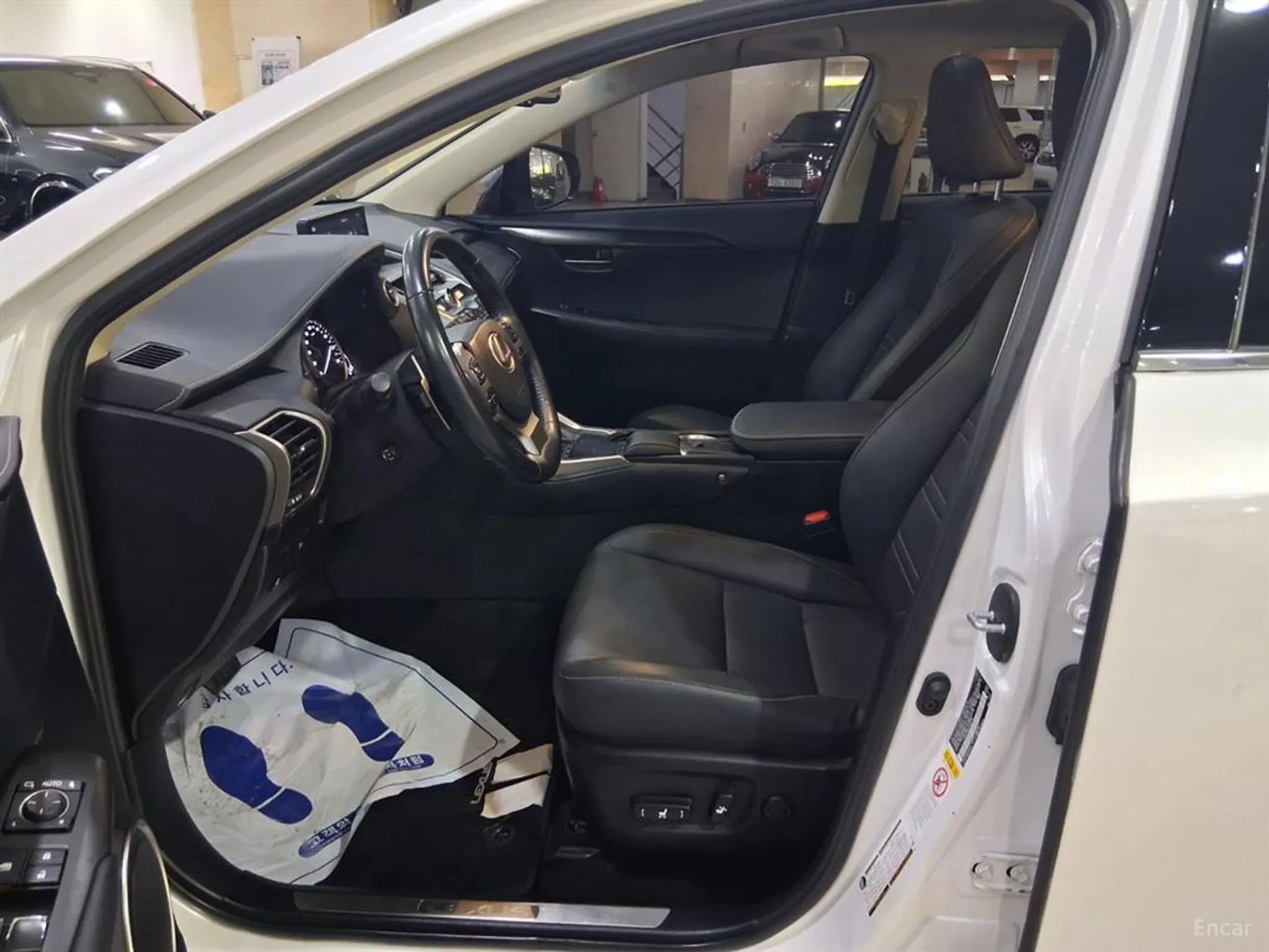 Lexus NX300h превью 8
