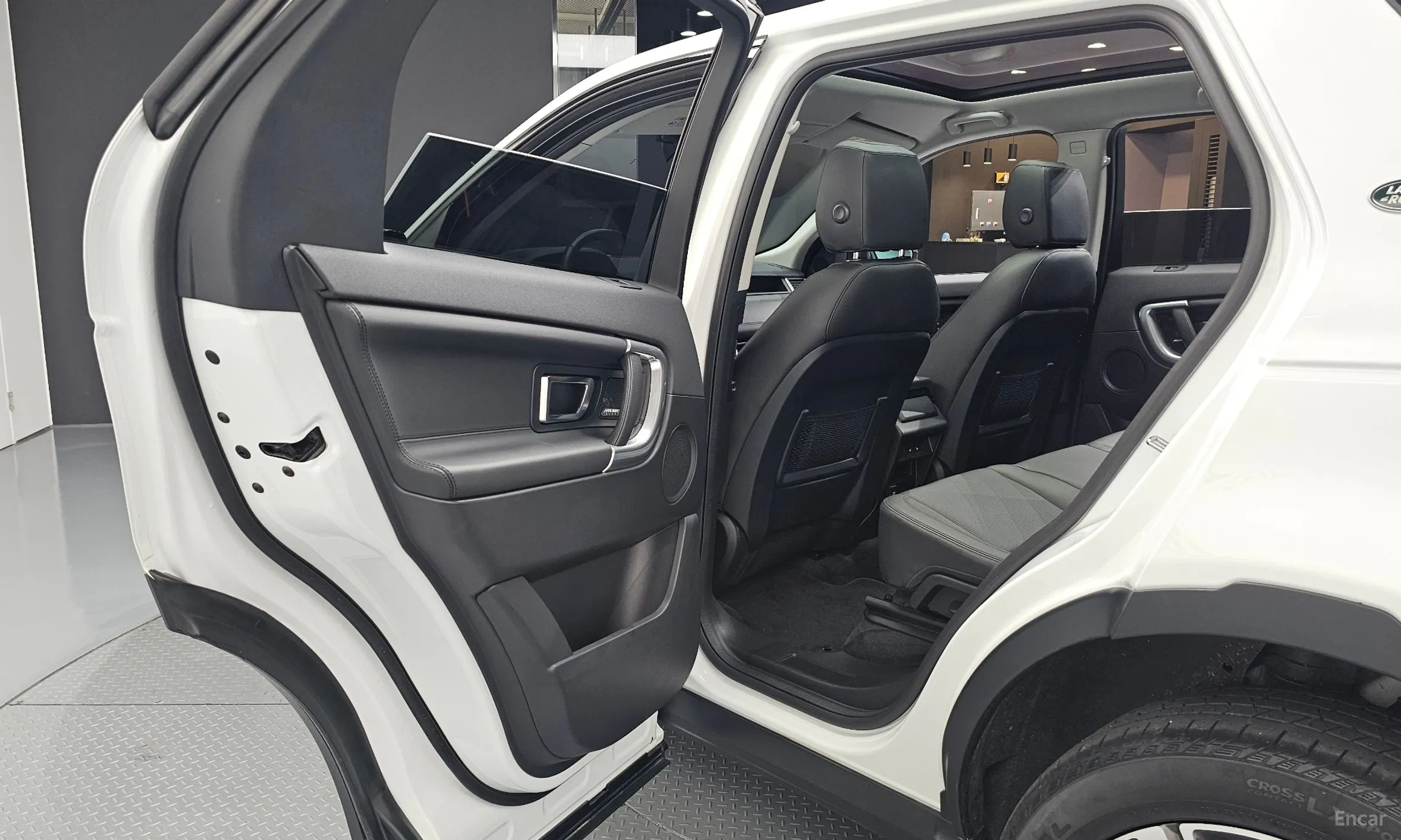 Land Rover Discovery Sports превью 12