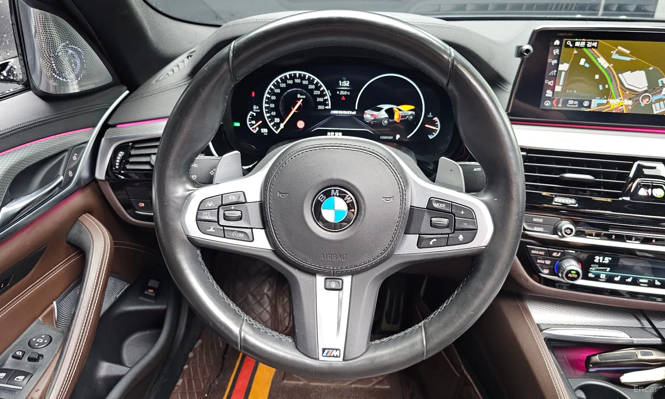 BMW 5 Series (G30) превью 12