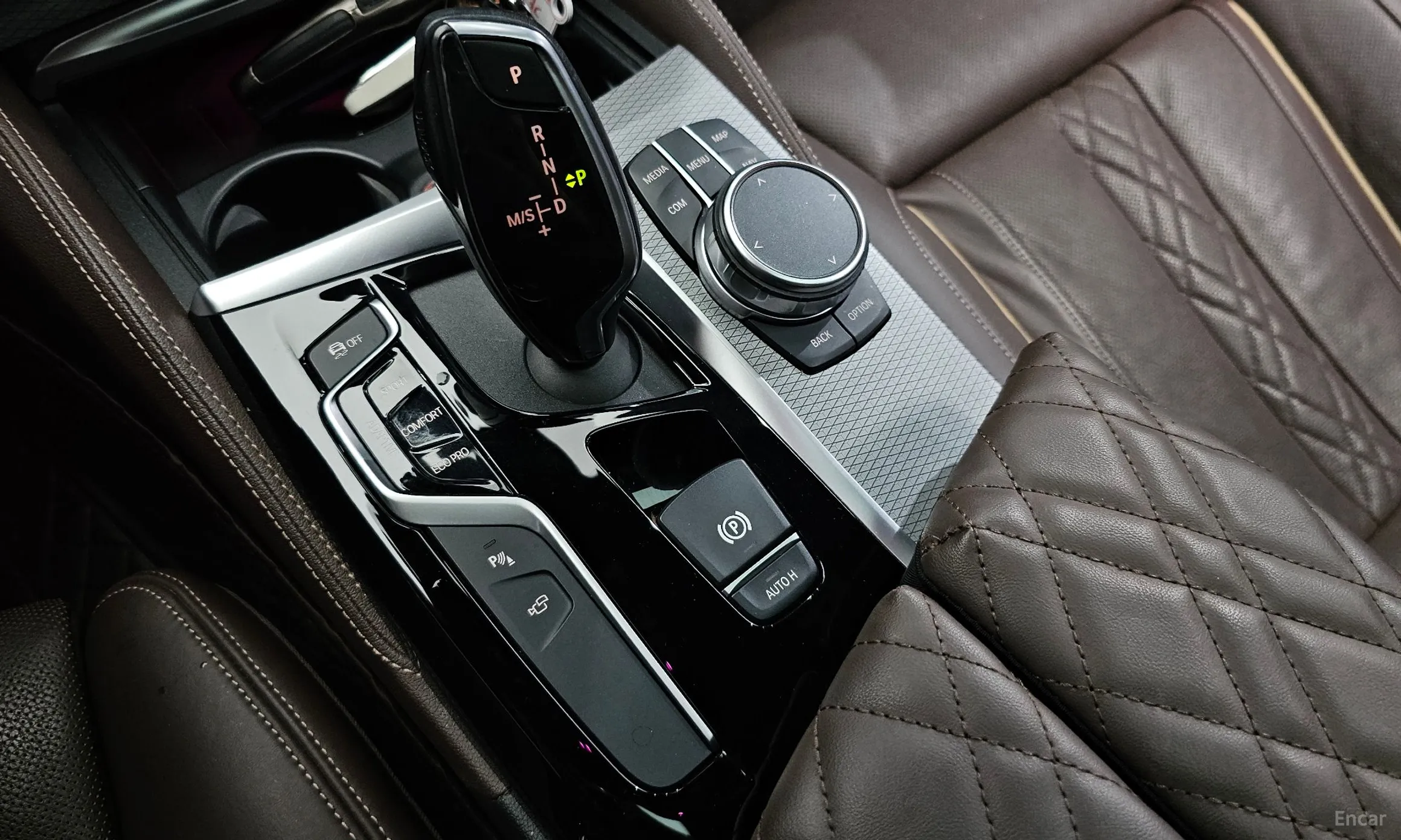 BMW 5 Series (G30) превью 9
