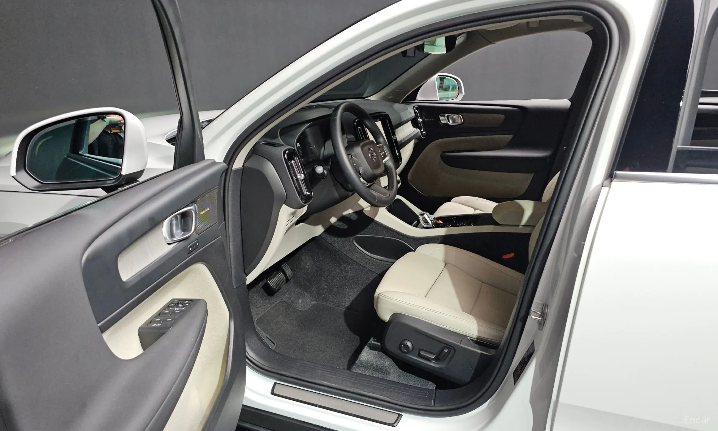 Volvo XC40 превью 10