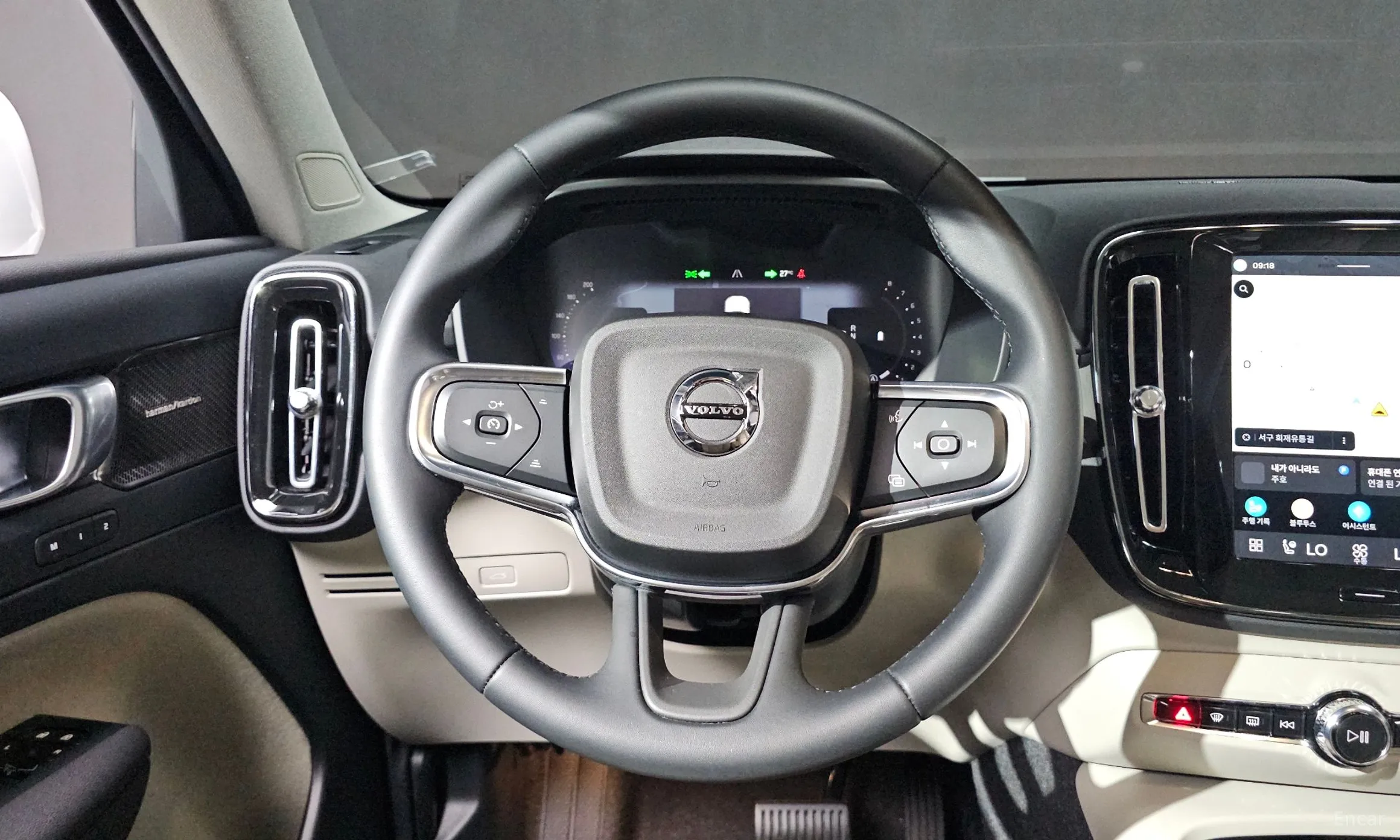 Volvo XC40 превью 11